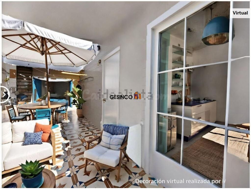 CASA BIEN SITUADA CON PATIO Y TERRAZA