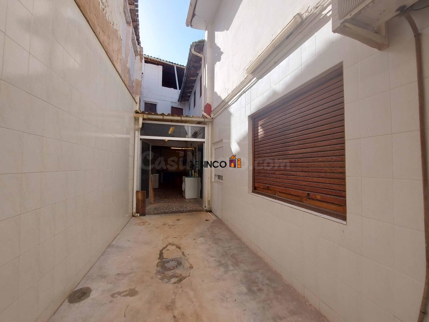 CASA BIEN SITUADA CON PATIO Y TERRAZA - foto 5