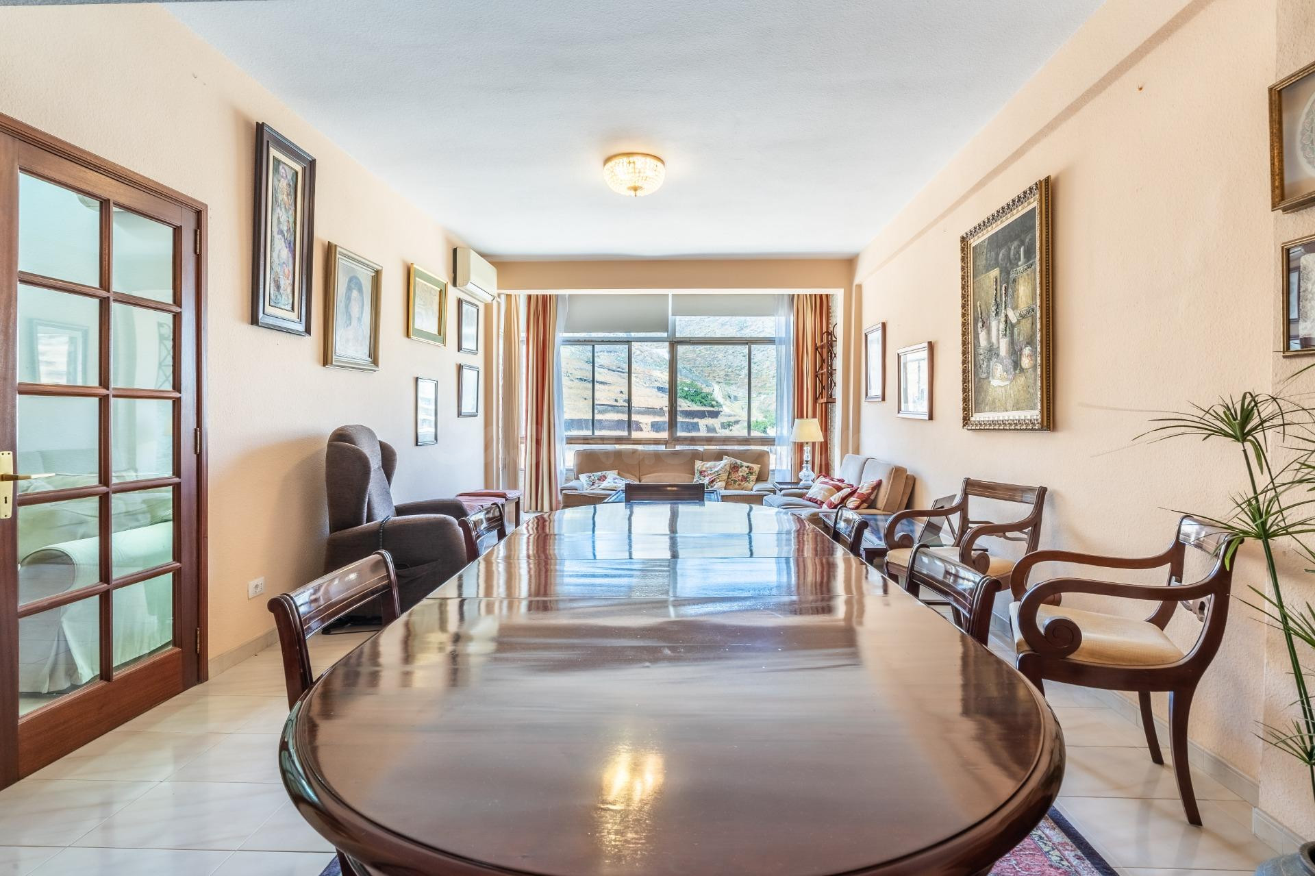 Exclusivo Piso de 140 m2 Útiles con Terraza y Garaje en Sant - foto 2