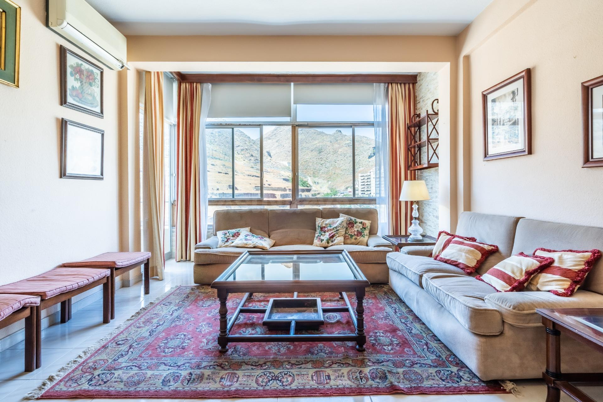 Exclusivo Piso de 140 m2 Útiles con Terraza y Garaje en Sant - foto 3