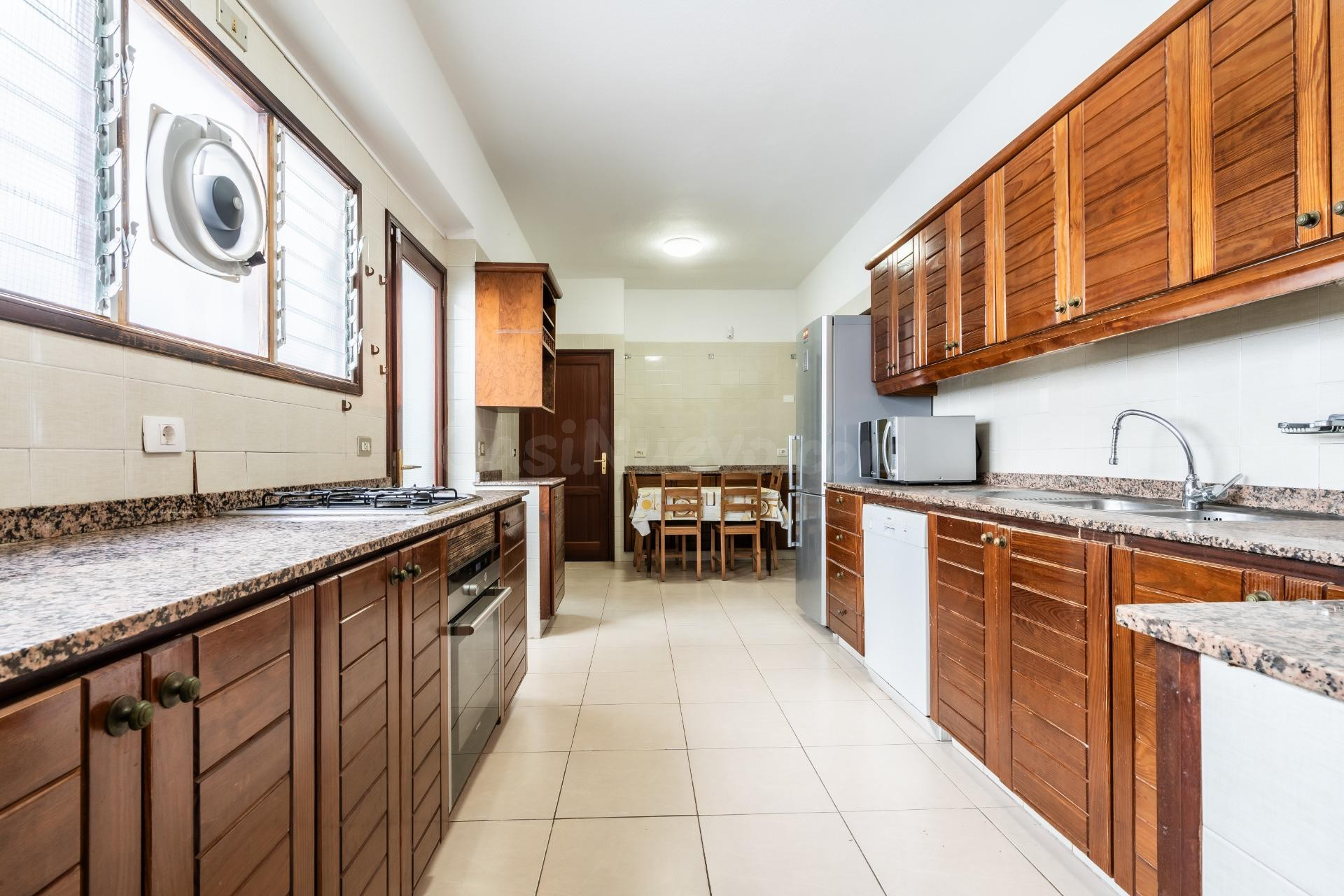 Exclusivo Piso de 140 m2 Útiles con Terraza y Garaje en Sant - foto 5