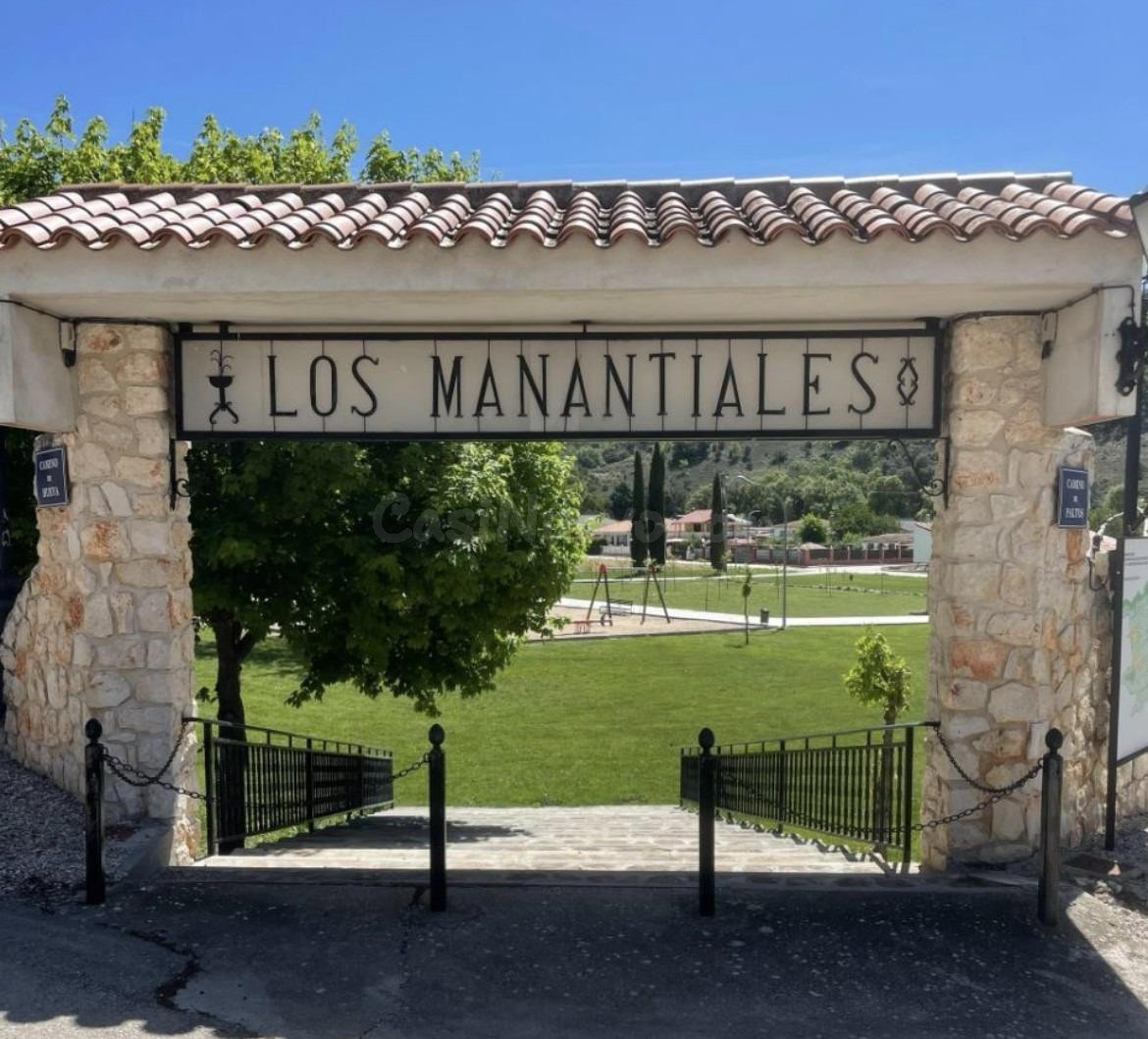 Parcela urbana de 1.300 m2 en Los Manantiales, Hontoba