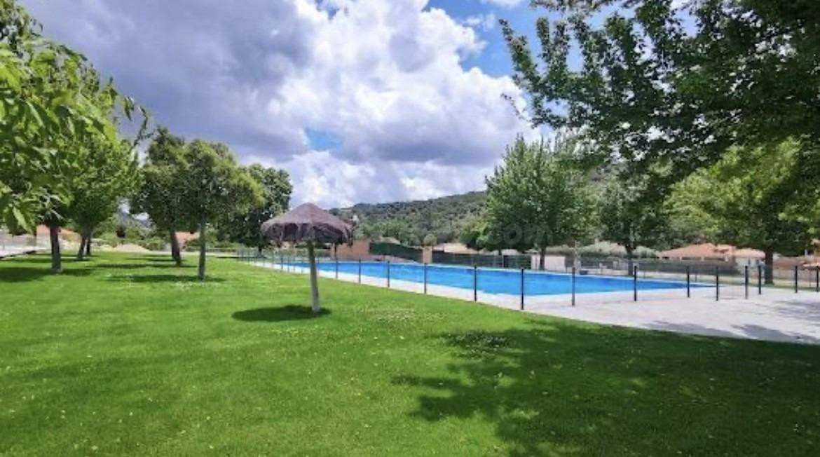 Parcela urbana de 1.300 m2 en Los Manantiales, Hontoba - foto 2