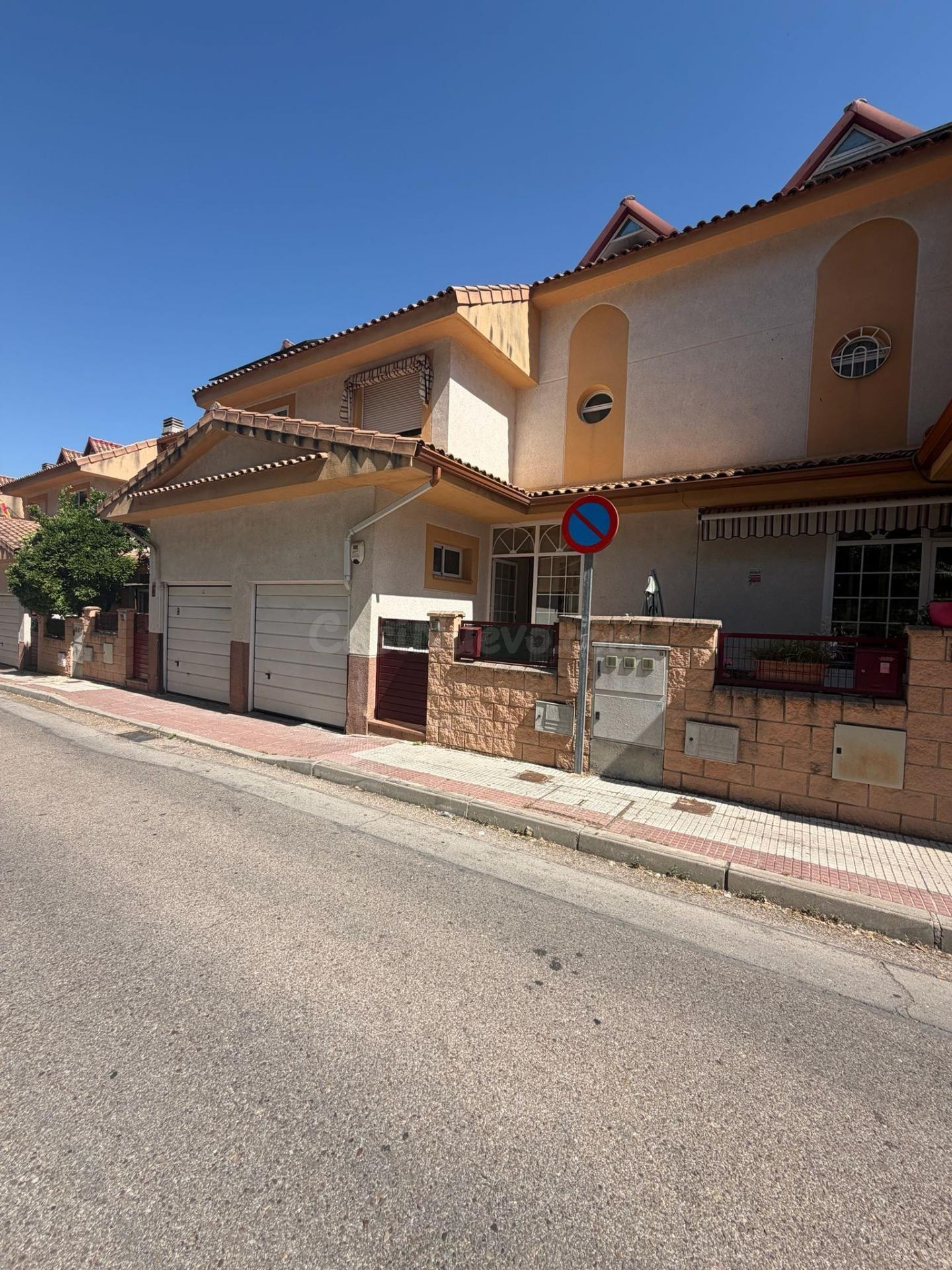 CHALET ADOSADO EN VILLALBILLA