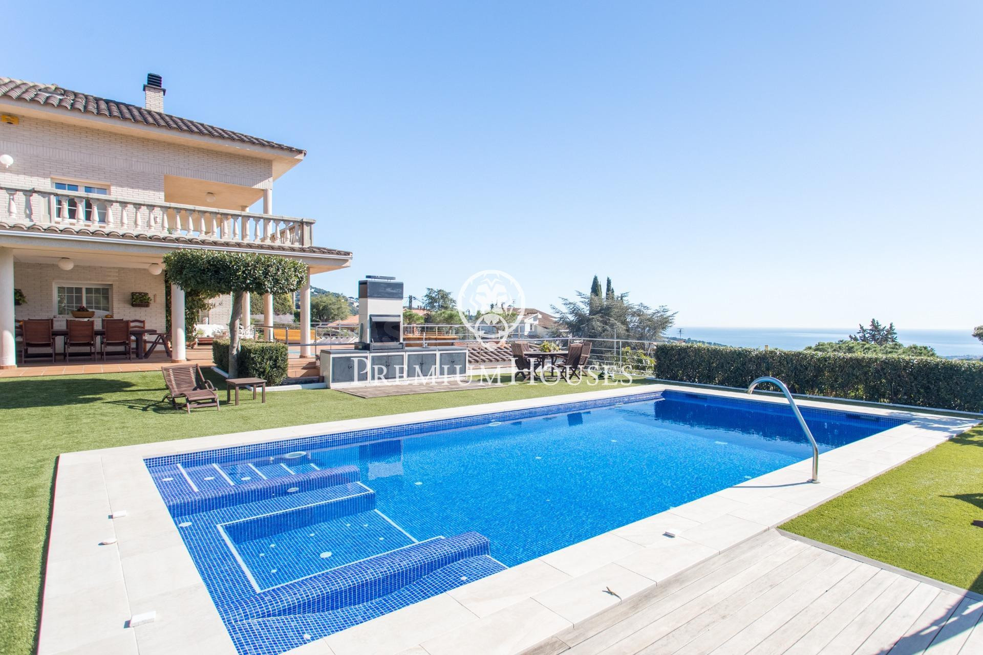 Espectacular casa en venta en Alella con piscina y vistas al