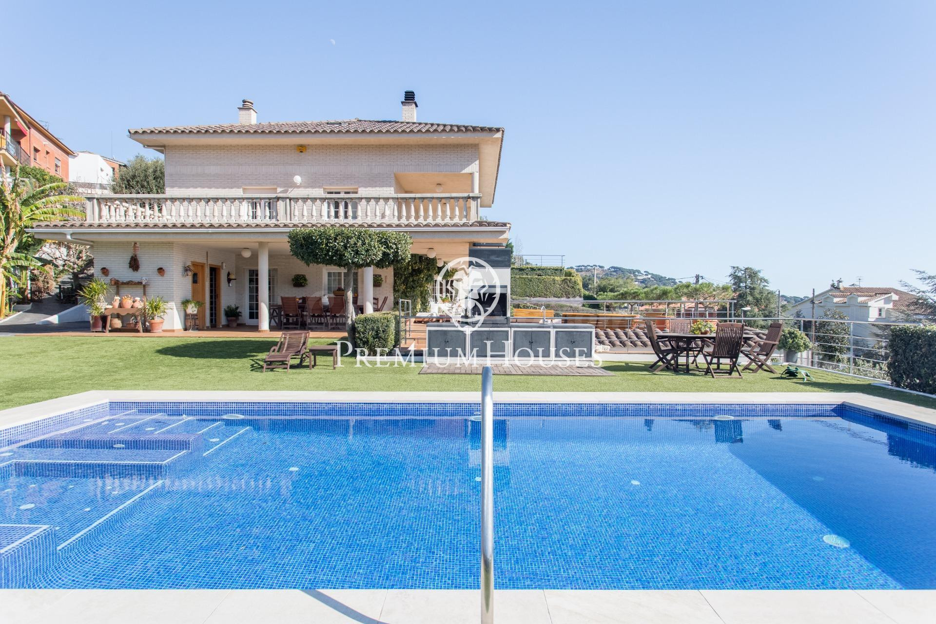 Espectacular casa en venta en Alella con piscina y vistas al - foto 2
