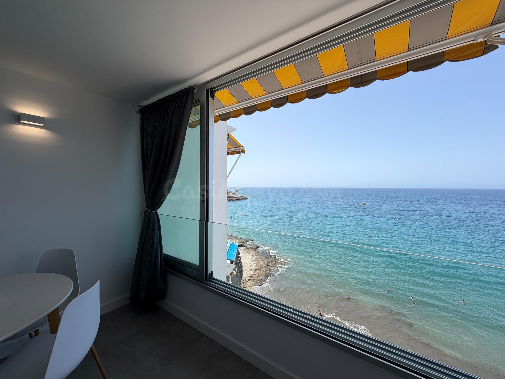 Estudio reformado con vistas al mar y acceso directo a la pl - foto 2