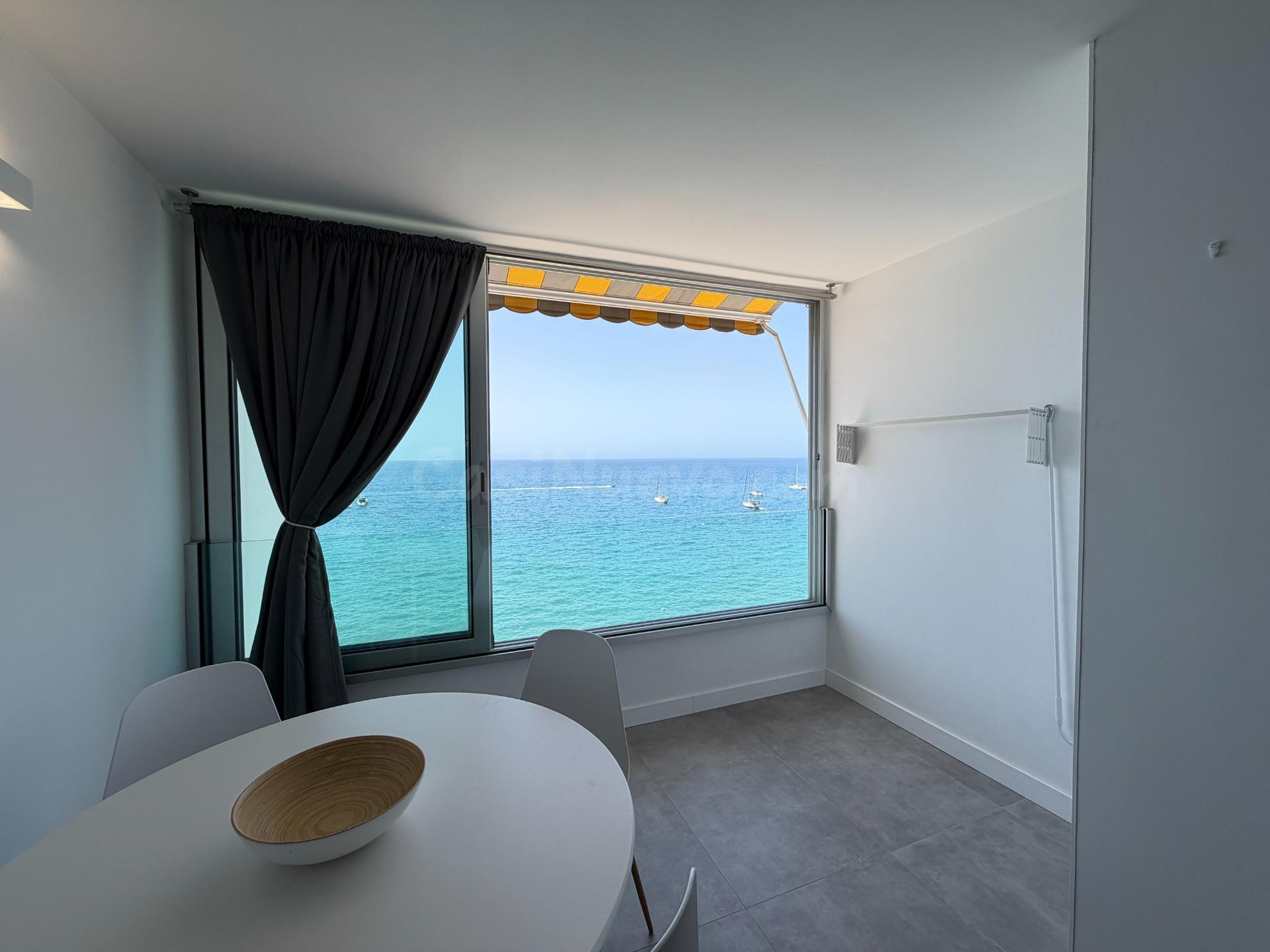 Estudio reformado con vistas al mar y acceso directo a la pl - foto 3