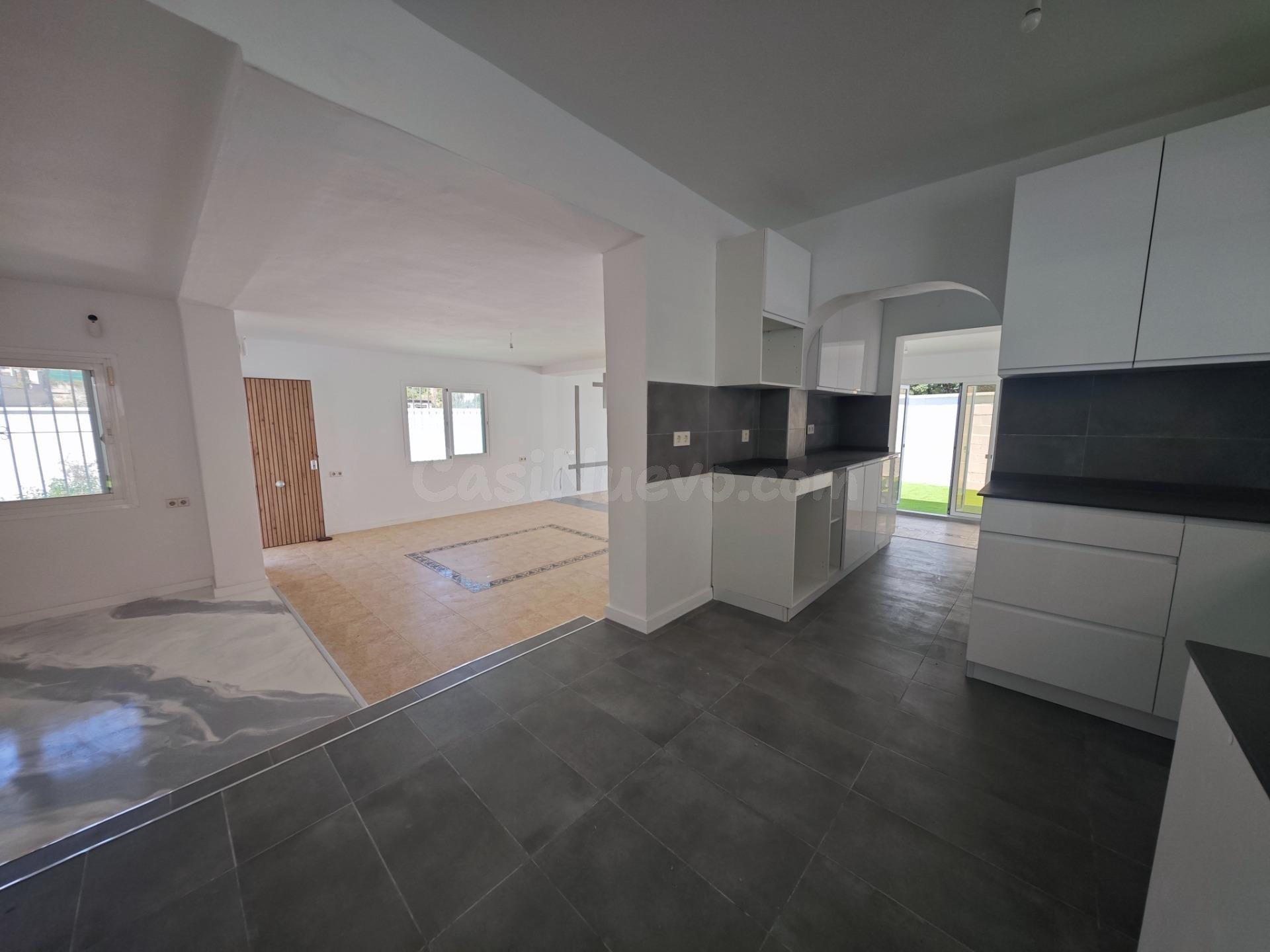 Villa en Torreblanca urbanización con piscina de una sola pl - foto 4