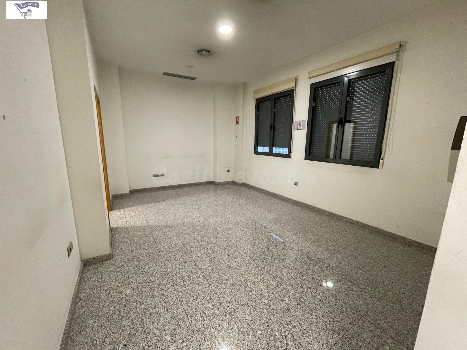 Amplia Oficina en Alquiler - Ideal para Profesionales en el Centro de Albacete - foto 2