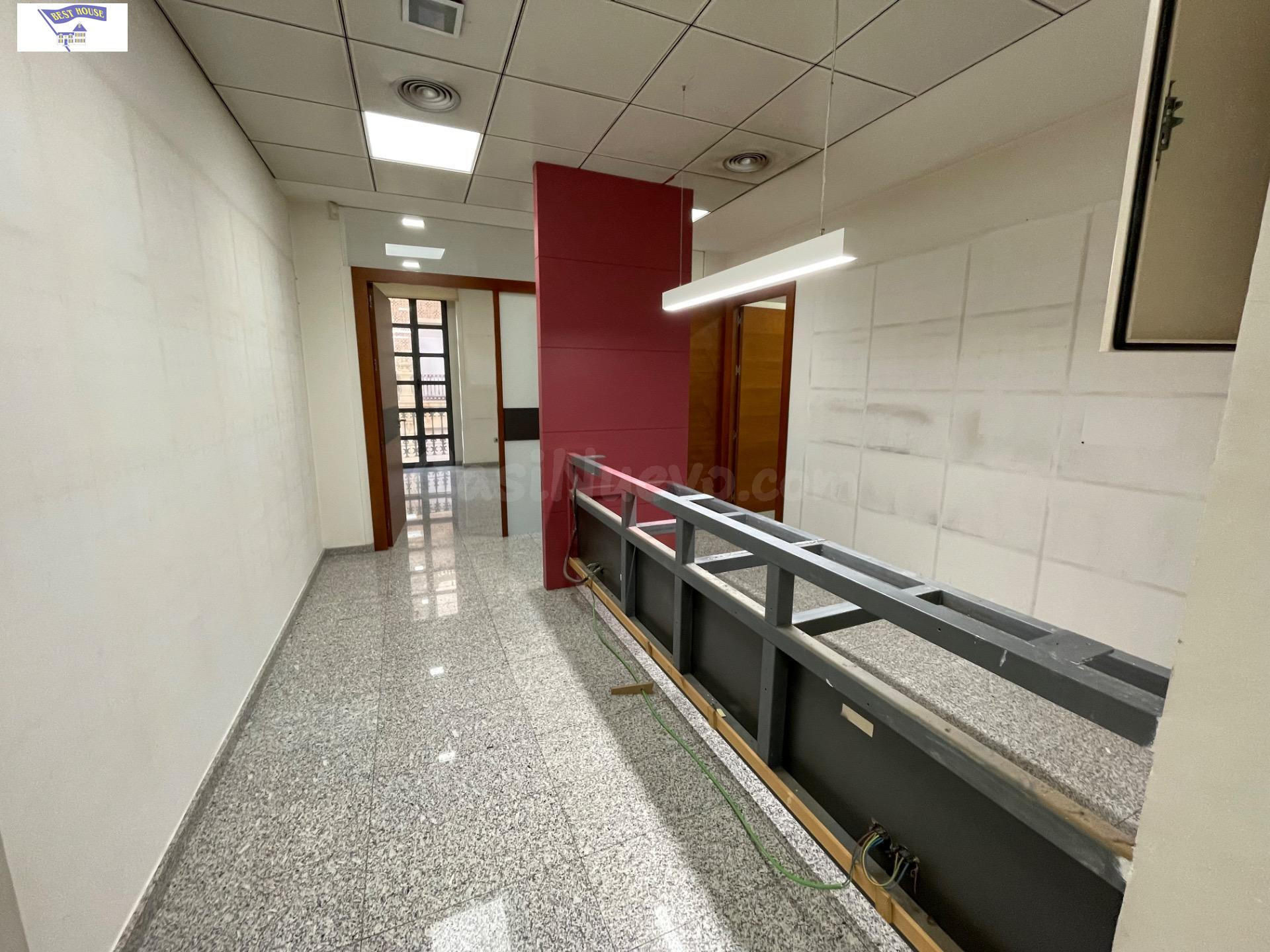 Amplia Oficina en Alquiler - Ideal para Profesionales en el Centro de Albacete - foto 3