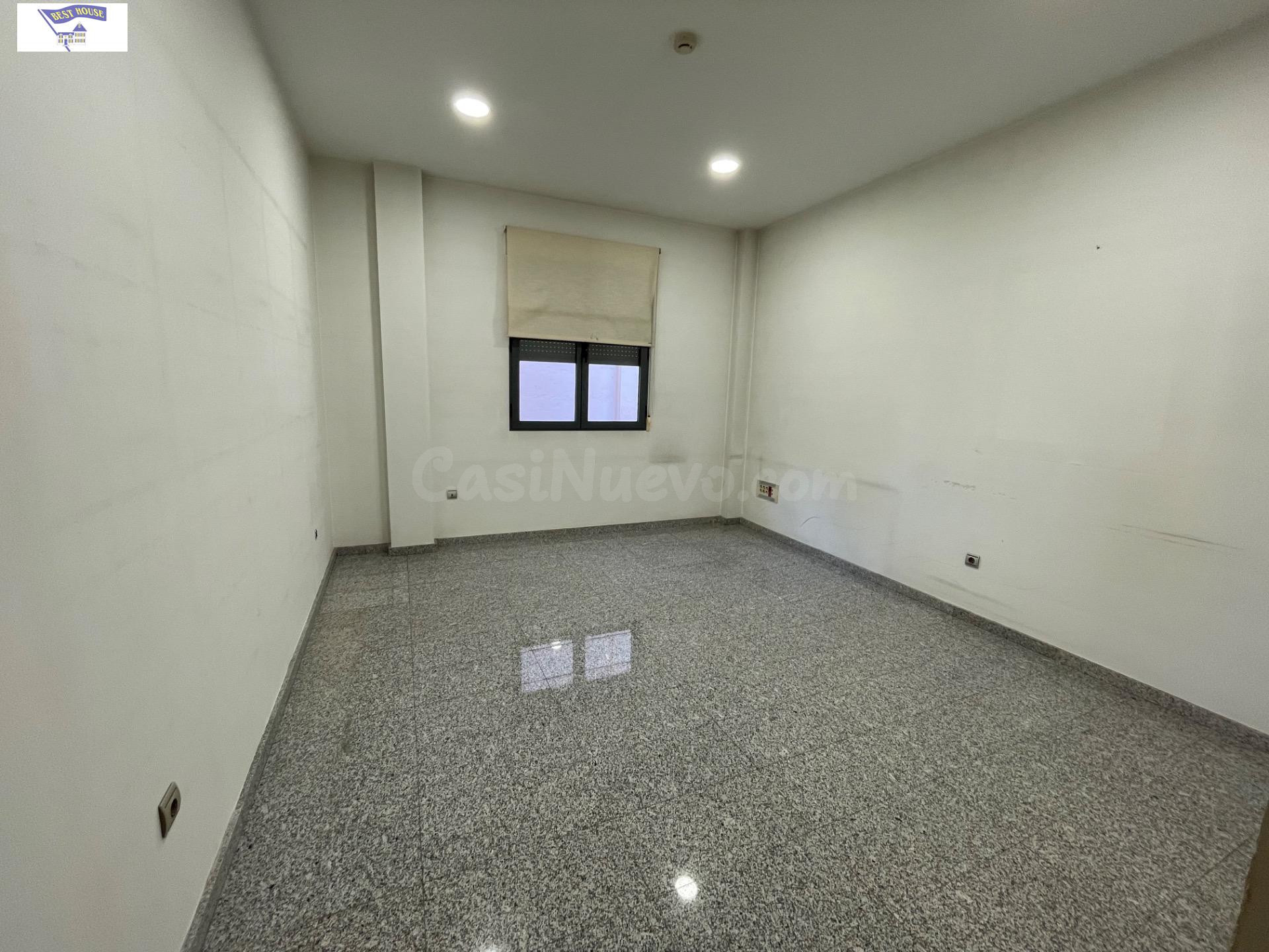Amplia Oficina en Alquiler - Ideal para Profesionales en el Centro de Albacete - foto 4