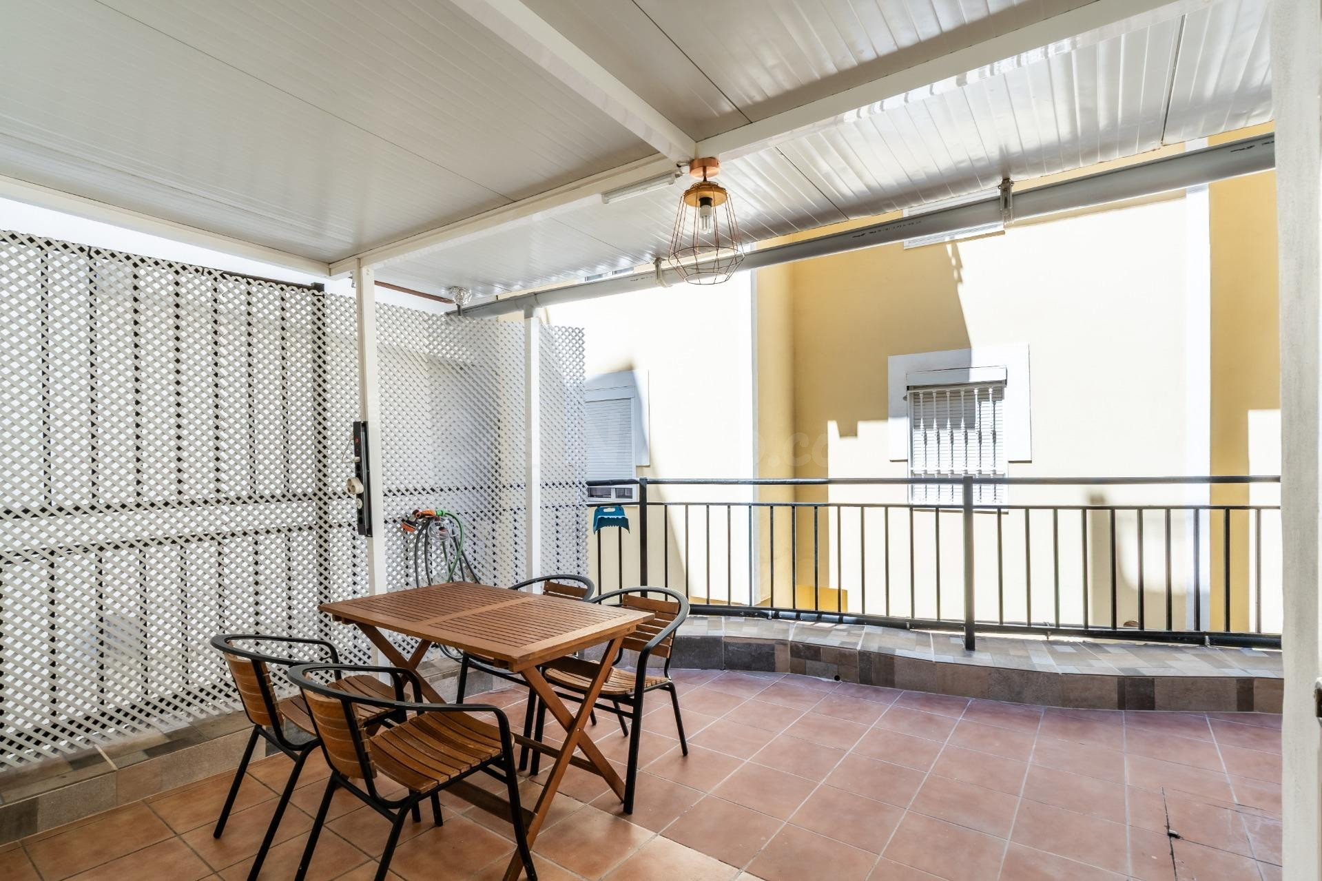 Dúplex con terraza y piscina en Callao Salvaje - foto 4