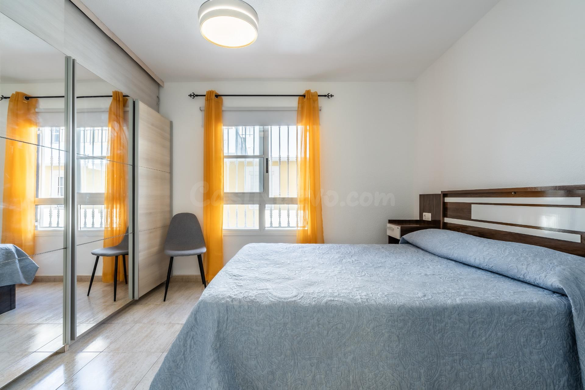 Dúplex con terraza y piscina en Callao Salvaje - foto 5