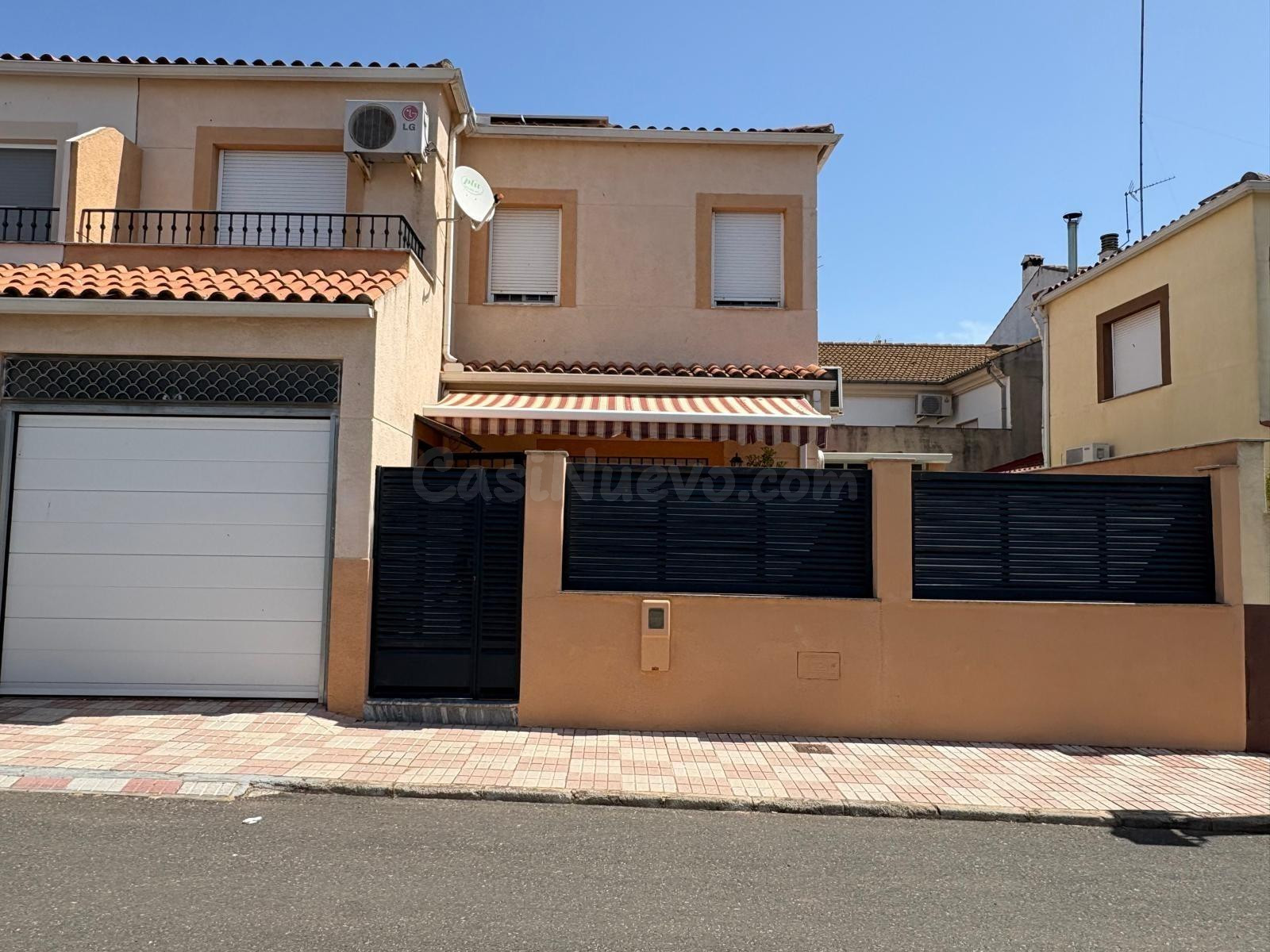 VENTA ADOSADO EN CARBONEROS. JAEN