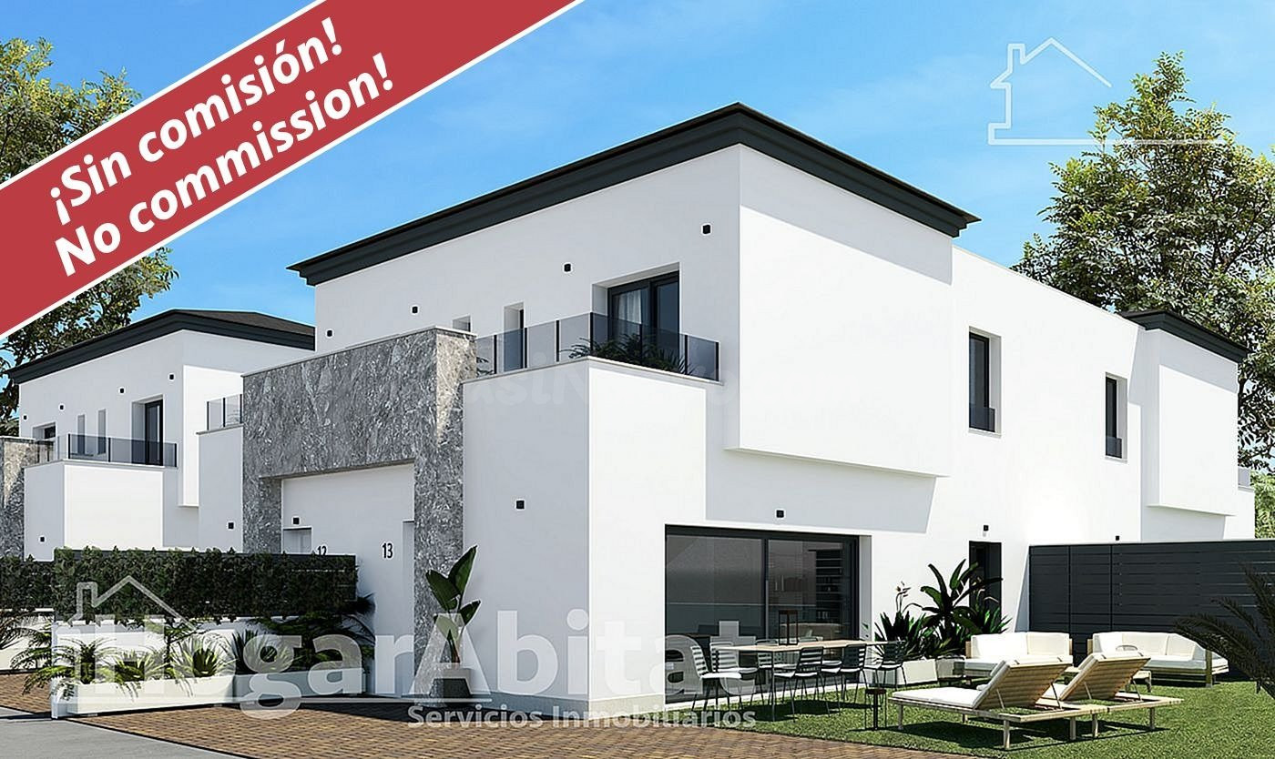 PRECIOSO ADOSADO EN URBANIZACIÓN CON PISCINA, GARAJE Y TERRA - foto 2