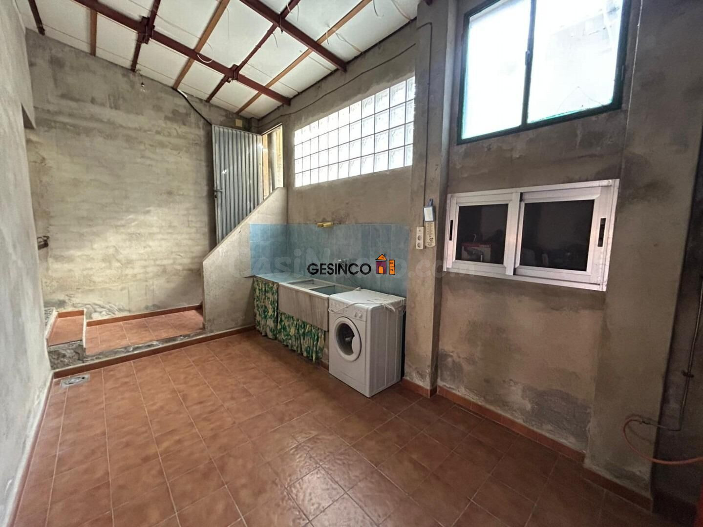 CASA DE PUEBLO CON BUHARDILLA, TERRAZA Y GARAJE - foto 4