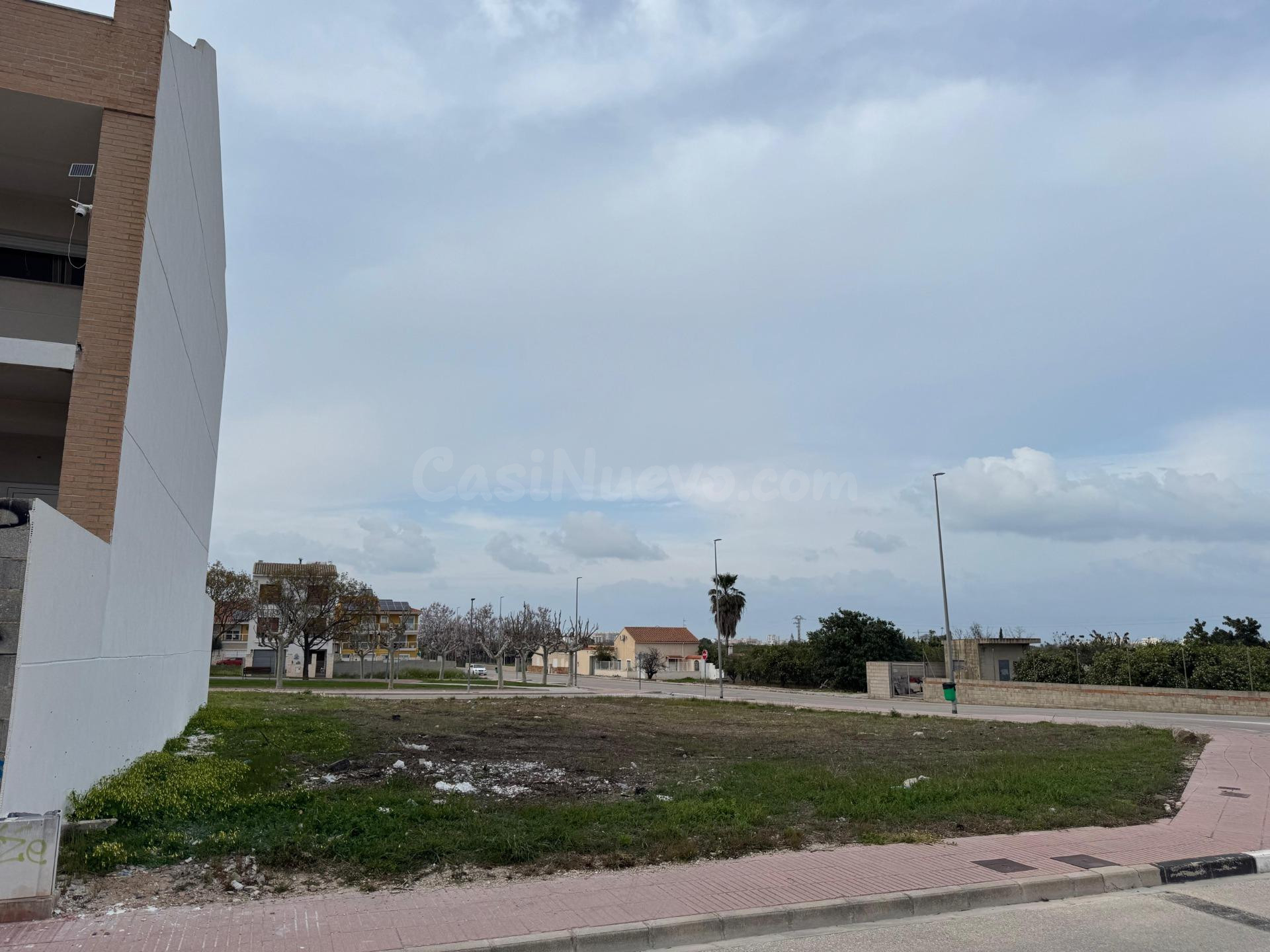 Solar en venta en Piles – excelente ubicación y gran visibil