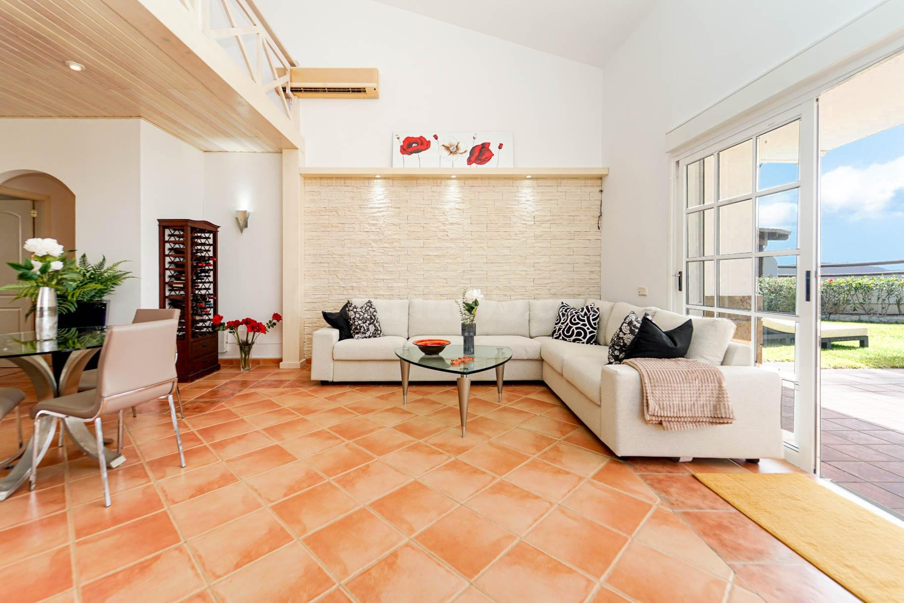 Villa con ubicación espectacular, piscina y amplias zonas ex - foto 4