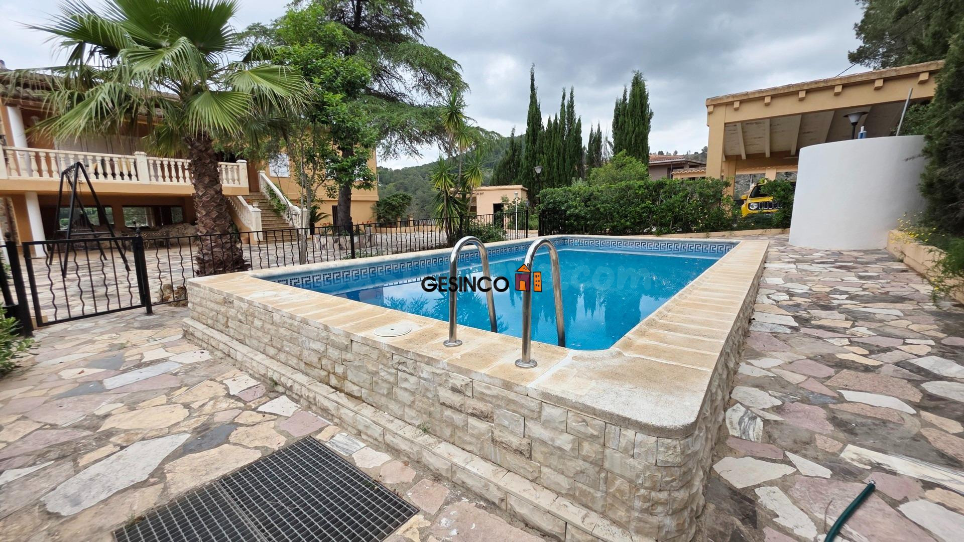 EXCELENTE CHALET CON VISTAS PANORÁMICAS EN URBANIZACIÓN PINO - foto 2