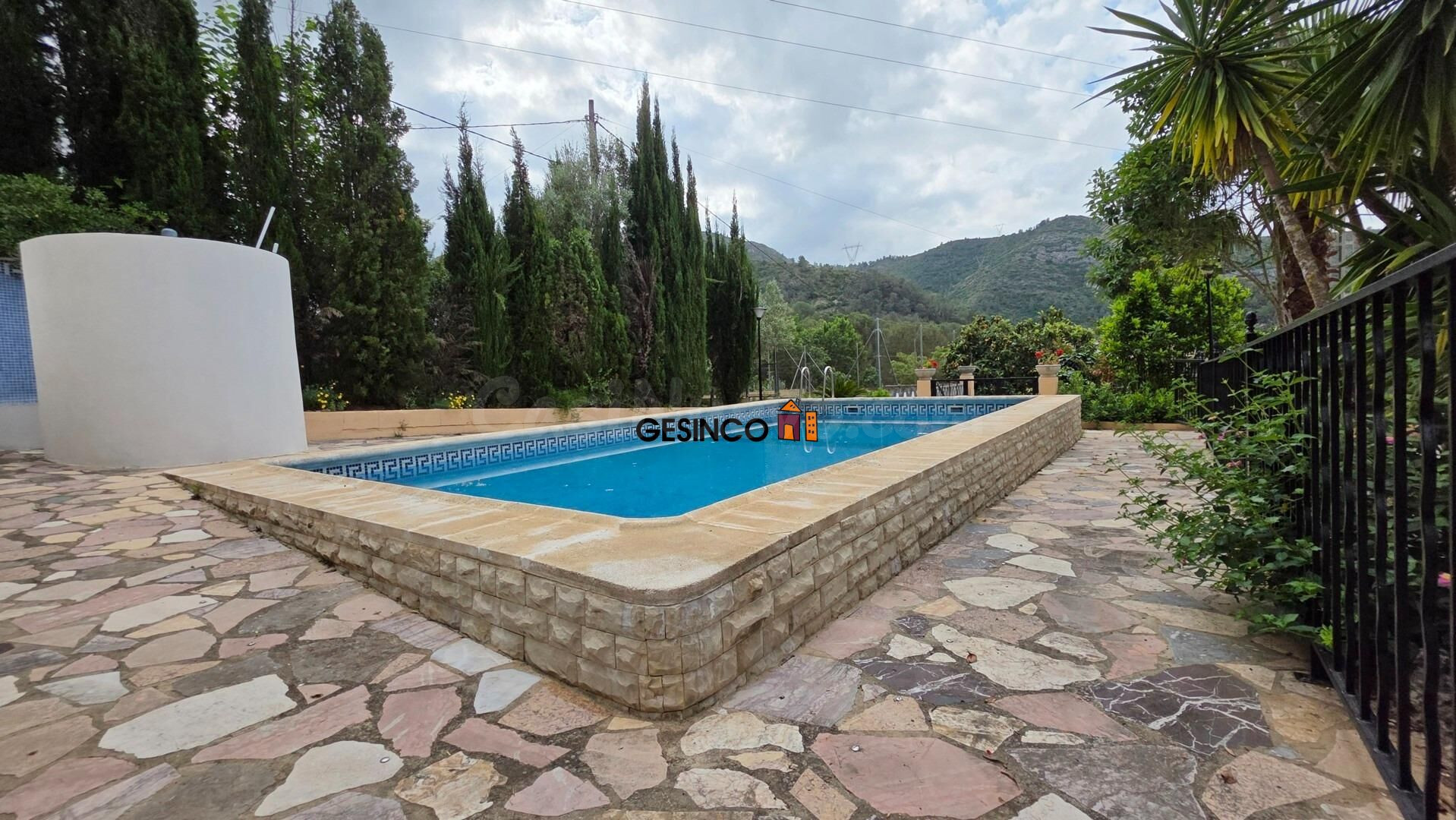 EXCELENTE CHALET CON VISTAS PANORÁMICAS EN URBANIZACIÓN PINO - foto 3