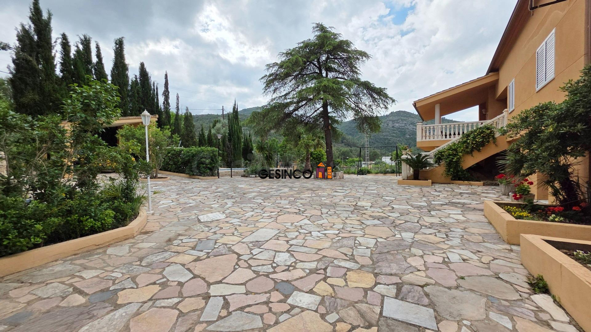 EXCELENTE CHALET CON VISTAS PANORÁMICAS EN URBANIZACIÓN PINO - foto 4