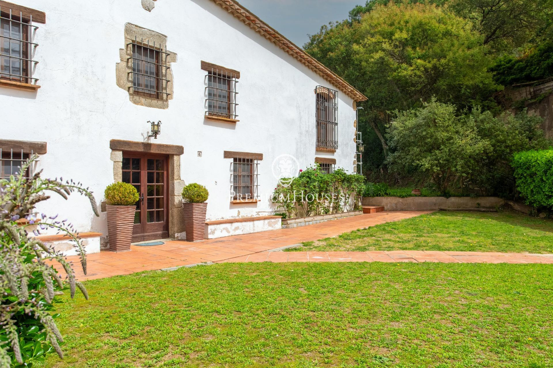 Masía exclusiva con múltiples edificaciones en Sant Iscle - foto 2