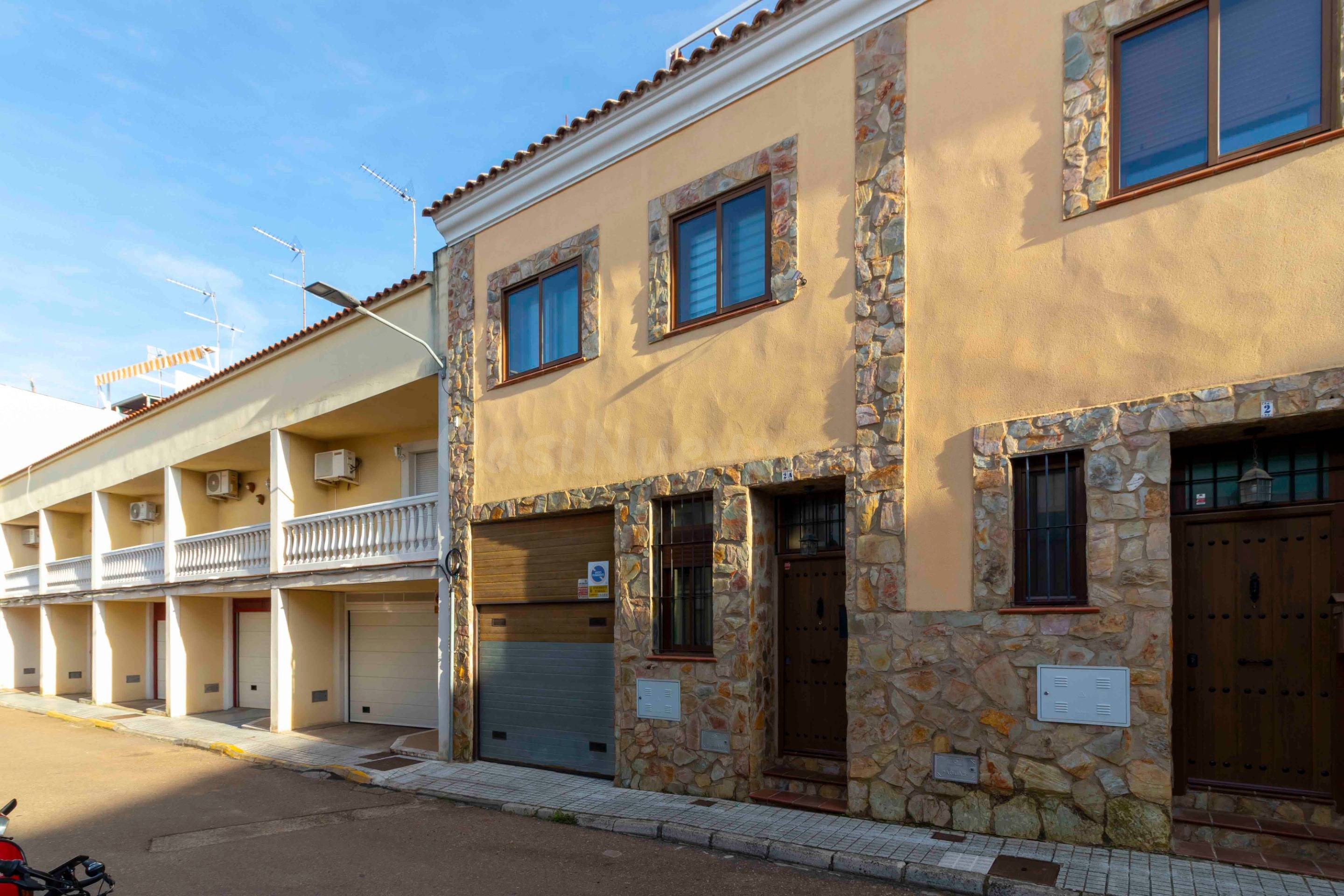 Amplia Casa en Badajoz - Ideal para Familias (Bda San Miguel - foto 2