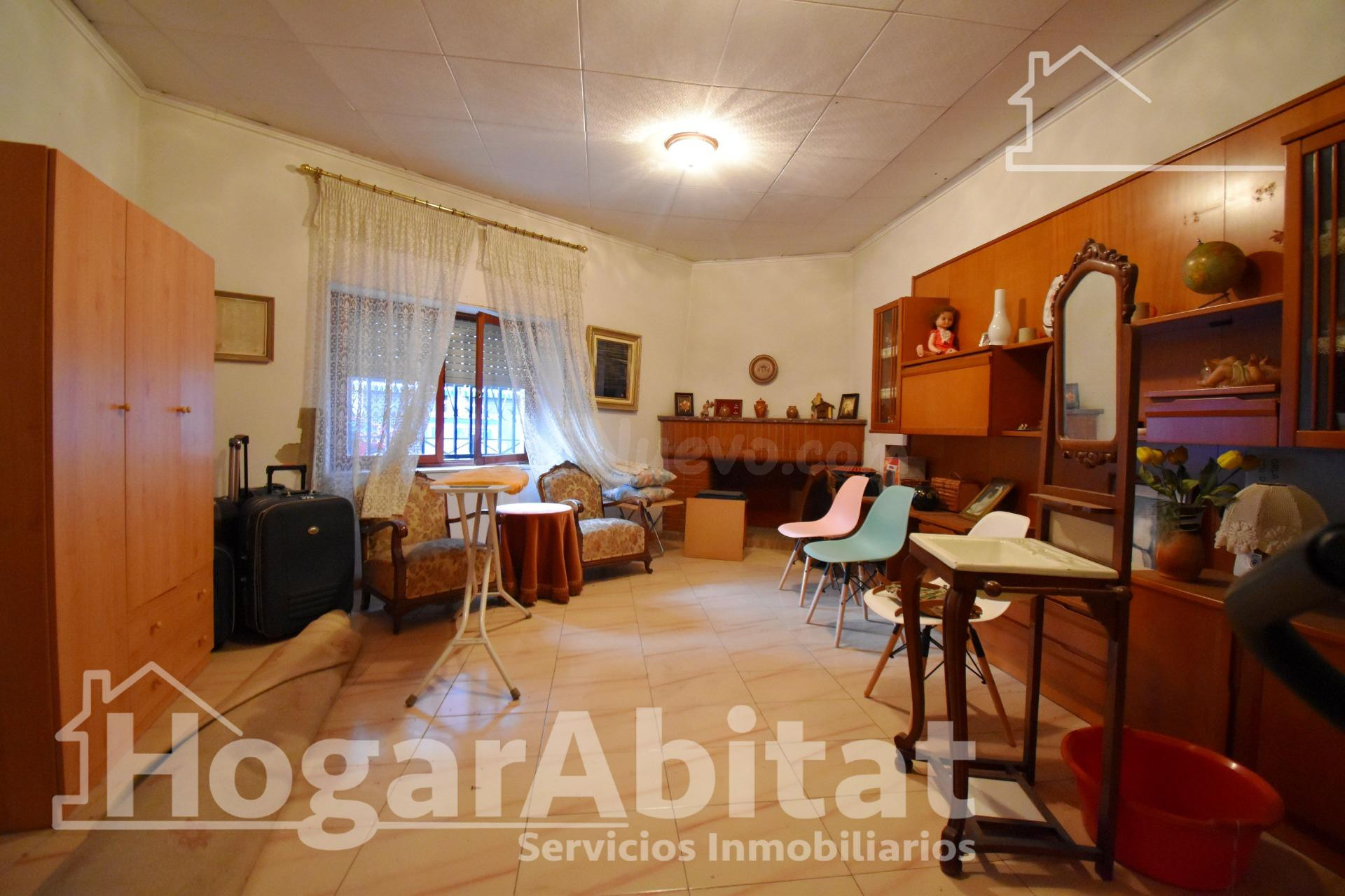 AMPLIA CASA DE PUEBLO CON TERRAZA, BALCÓN Y TRASTERO - foto 3