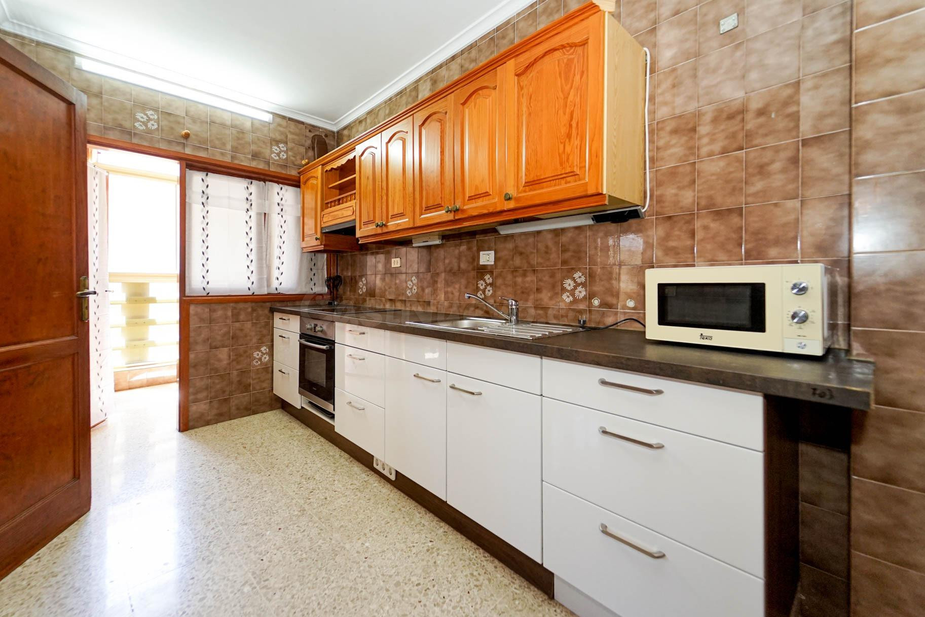 Espacio, luz y calma en un piso de tres habitaciones en El T - foto 4