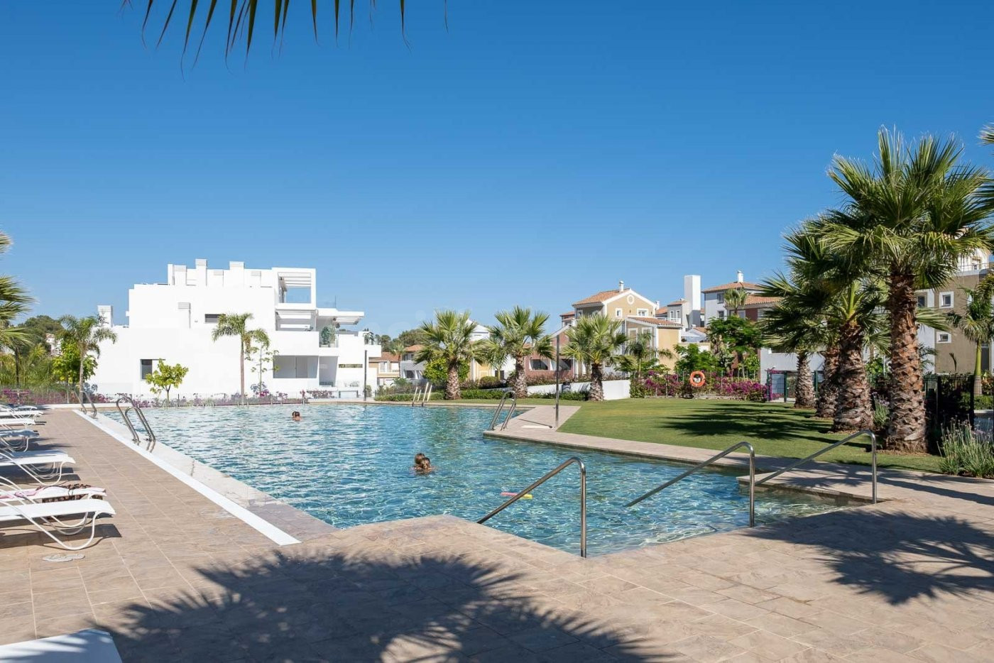 Residencial situado en la conocida y prestigiosa zona de El  - foto 2