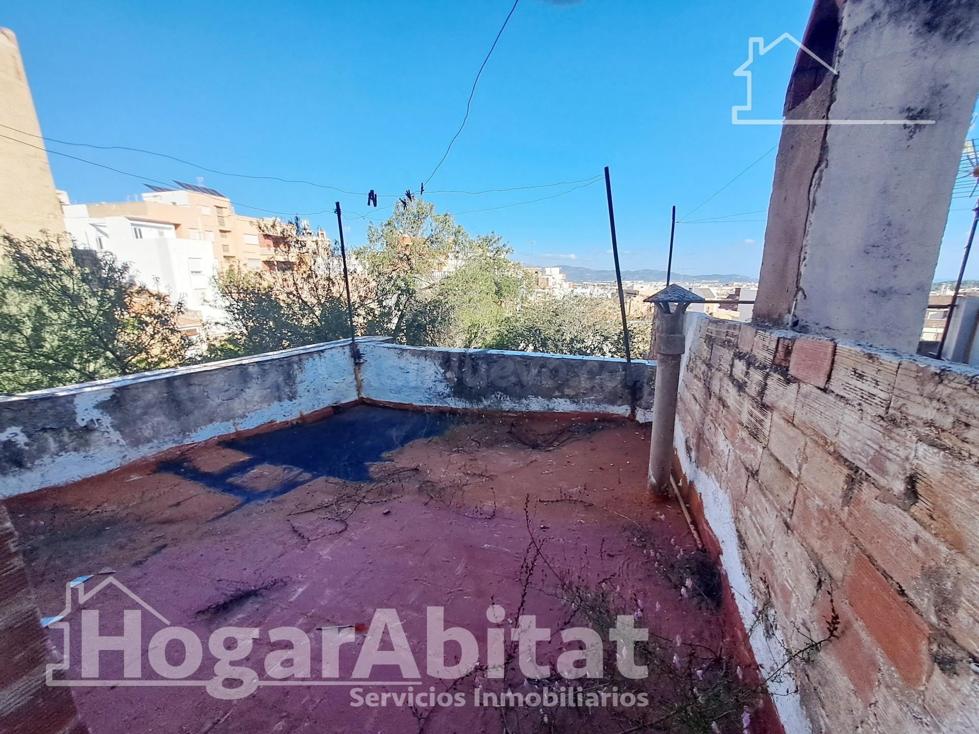 AMPLIA CASA CON 2 TERRAZAS PARA REFORMAR EN EL CENTRO - foto 5