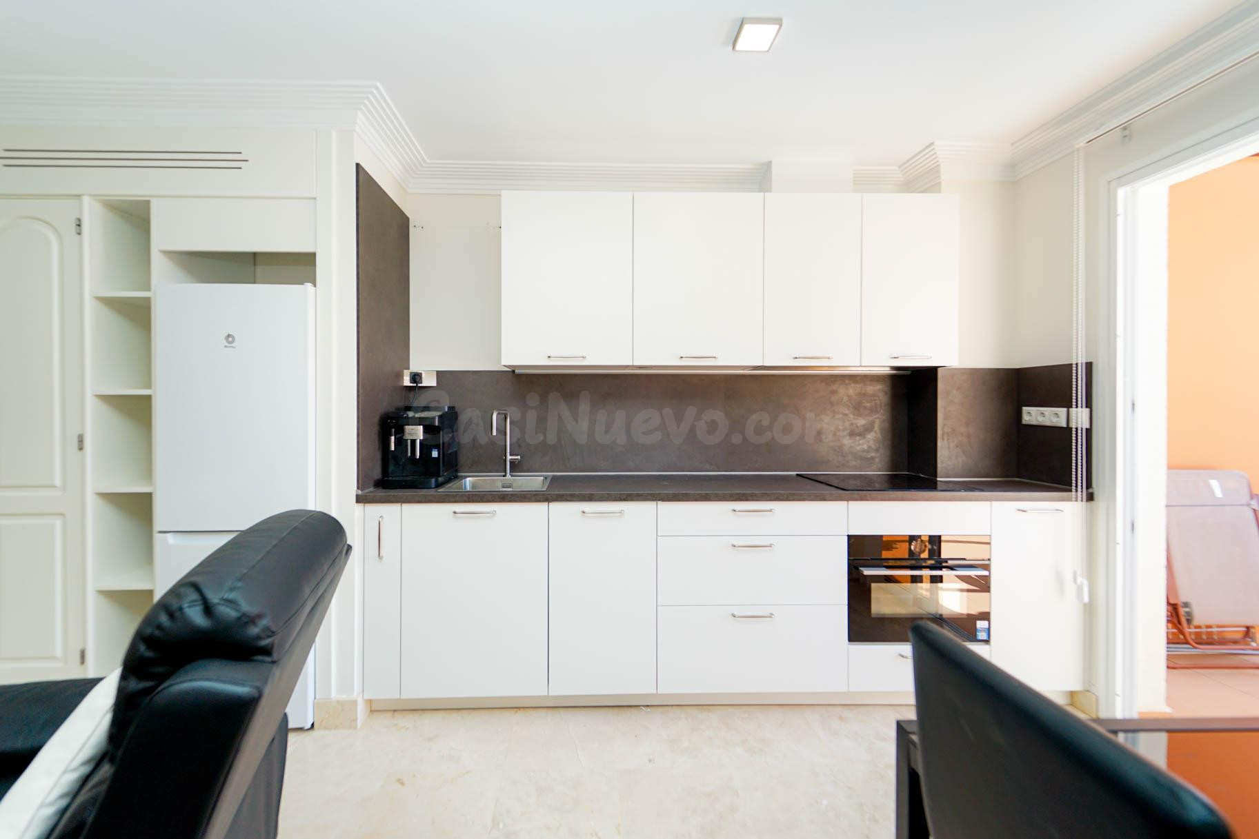 Luminoso apartamento con terraza, parking y trastero - foto 5