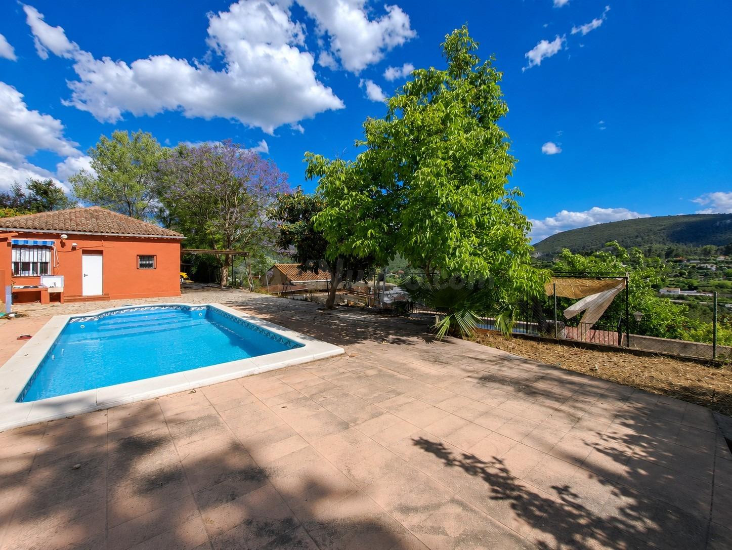 CHALET SOBRE PARCELA URBANA CON VISTAS PANORÁMICAS - foto 4