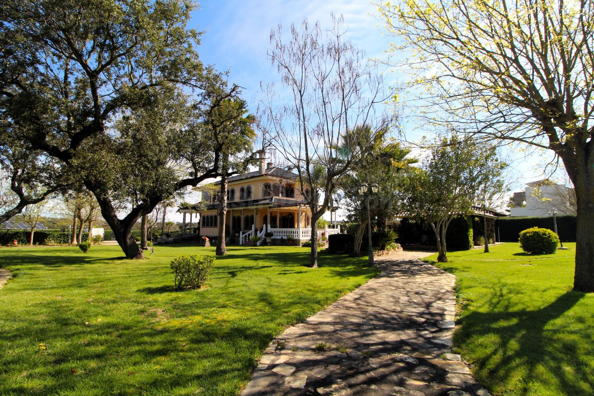 FINCA EXCLUSIVA EN TRES ARROYOS - 2 VIVIENDAS - PISCINA - NA