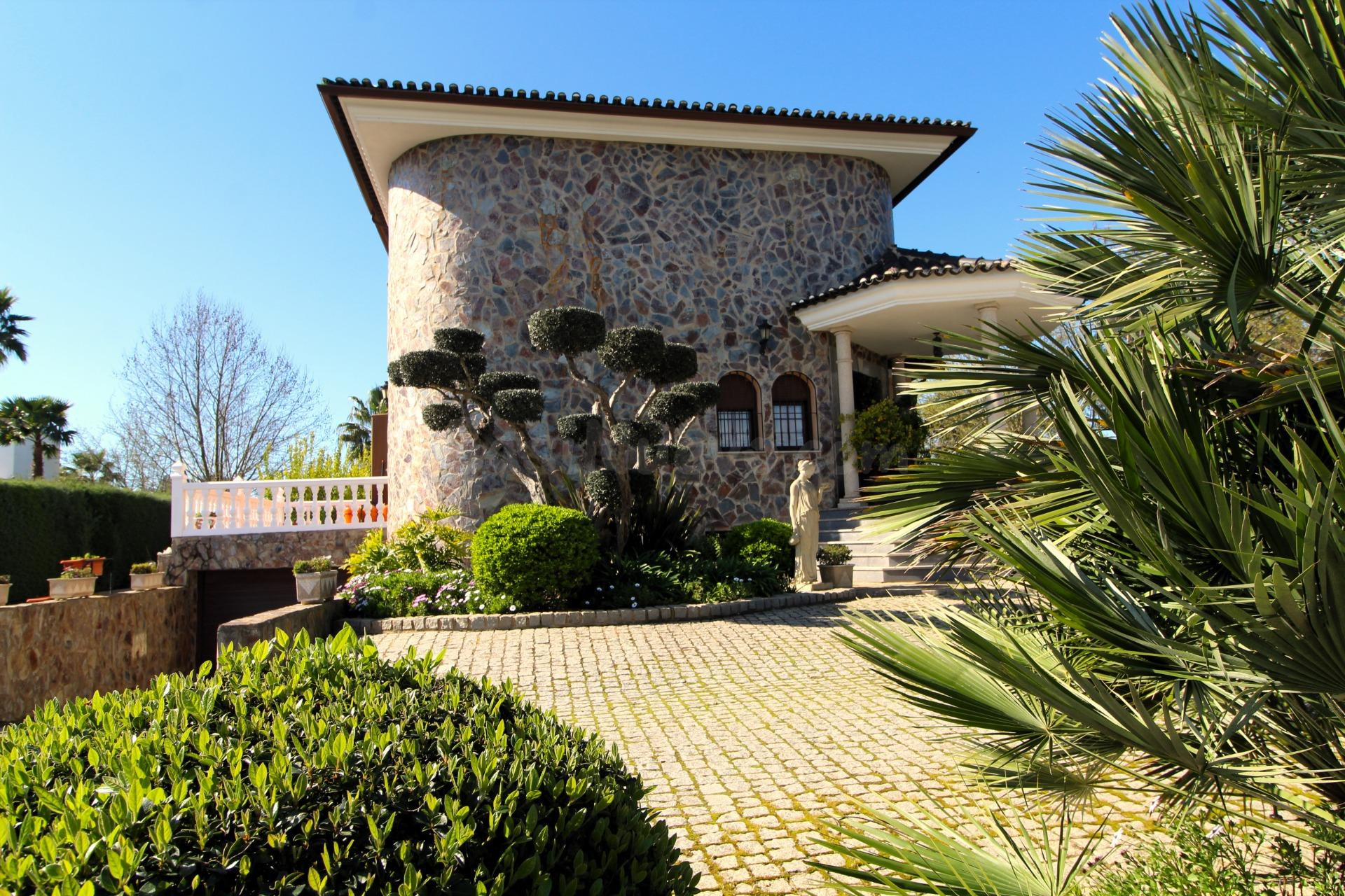 FINCA EXCLUSIVA EN TRES ARROYOS - 2 VIVIENDAS - PISCINA - NA - foto 3