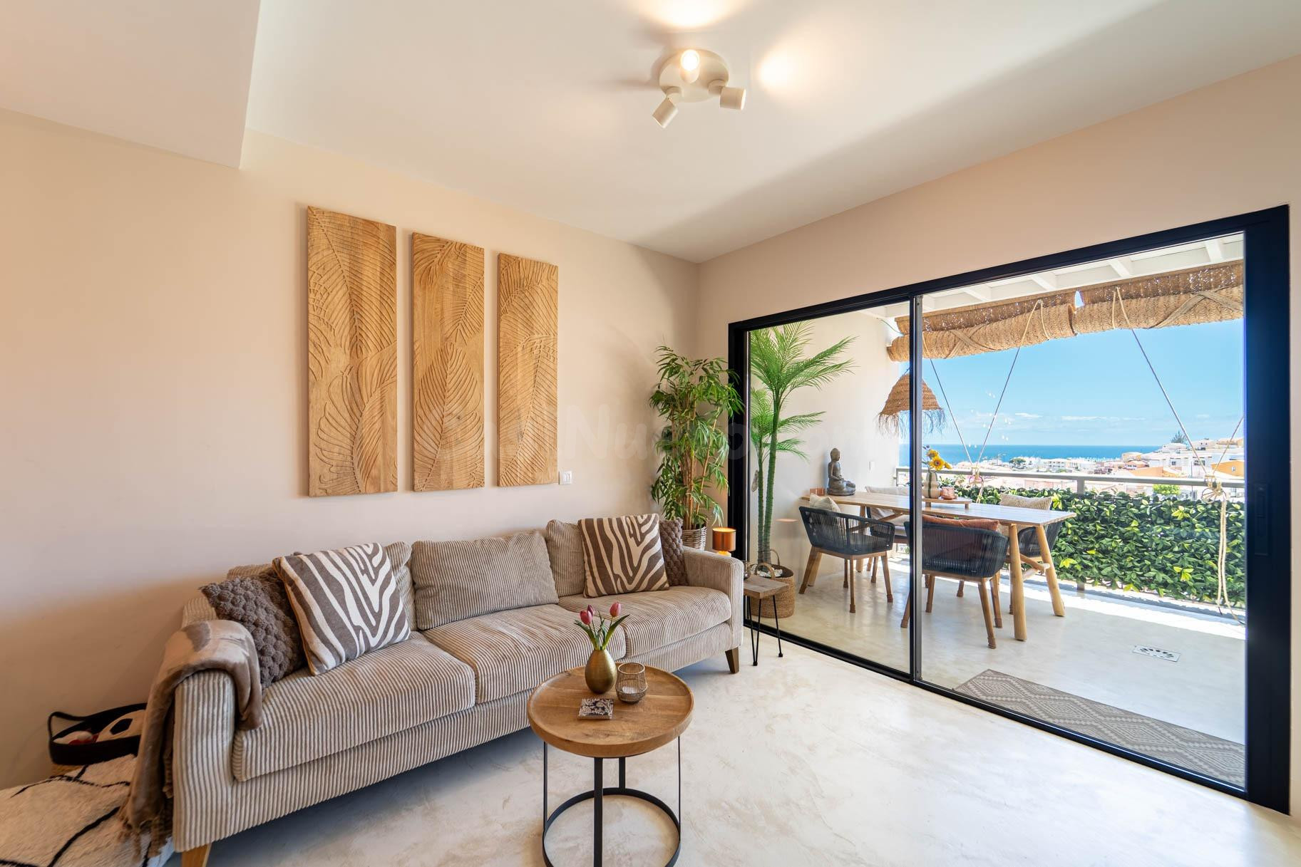 Elegante vivienda con vistas de primera categoría y estudio 