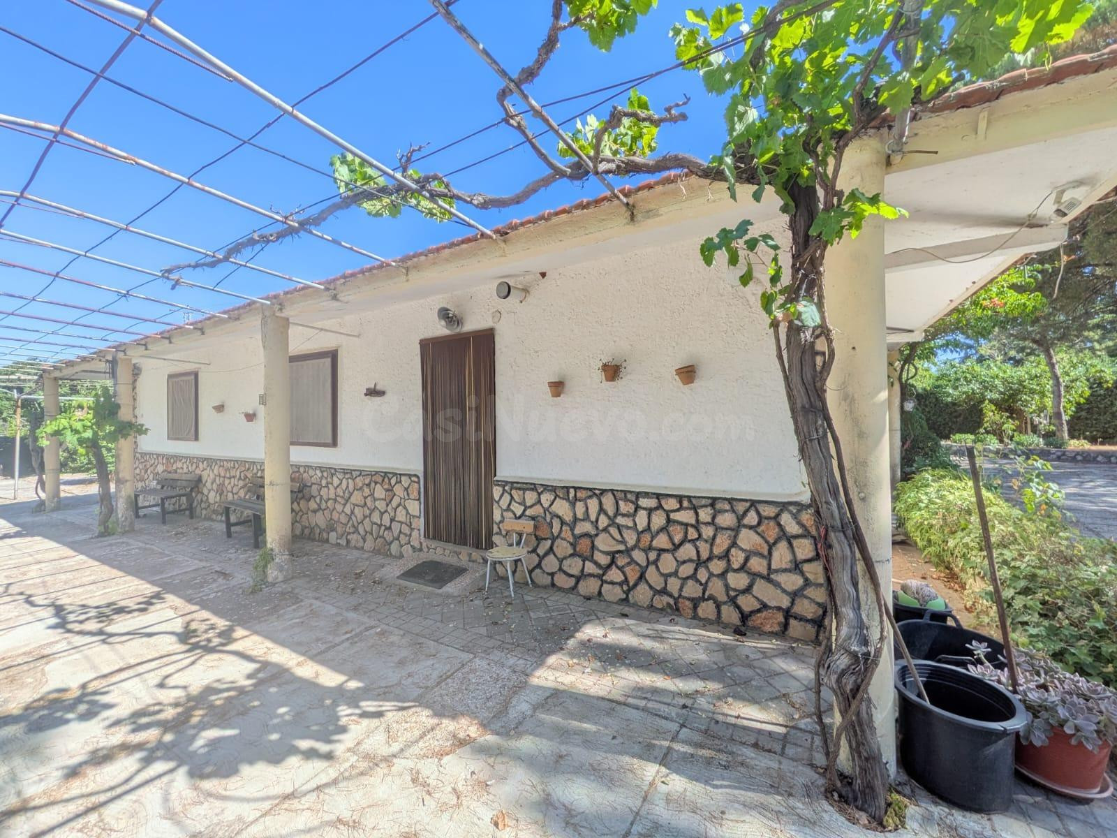Chalet Independiente con Piscina y gran Parcela en Pioz - foto 3