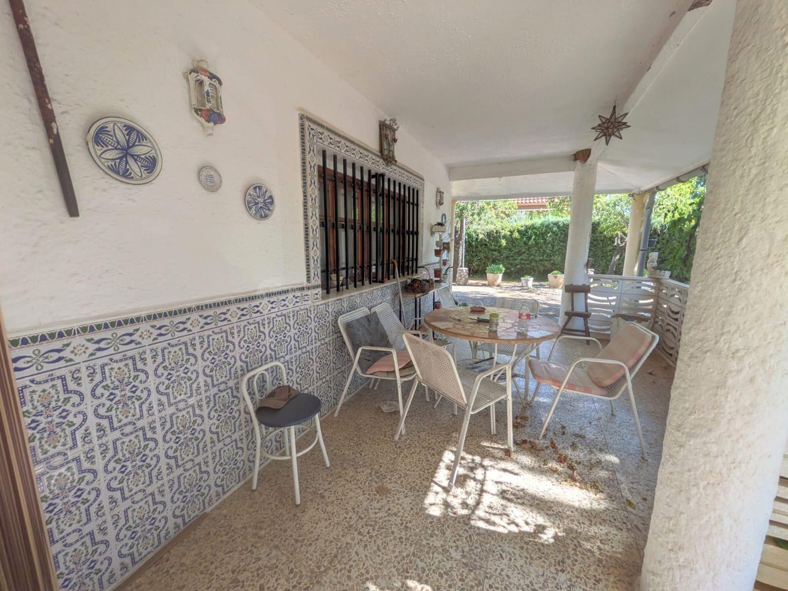 Chalet Independiente con Piscina y gran Parcela en Pioz - foto 4