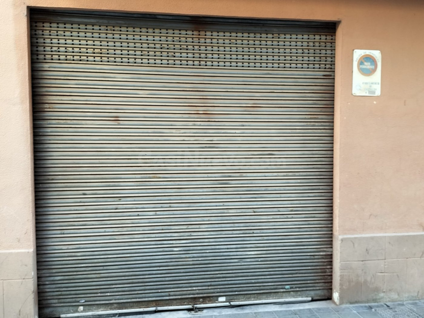 local,tienes luz y agua,y CON VADO ACTIVO,no lo dudes y visi
