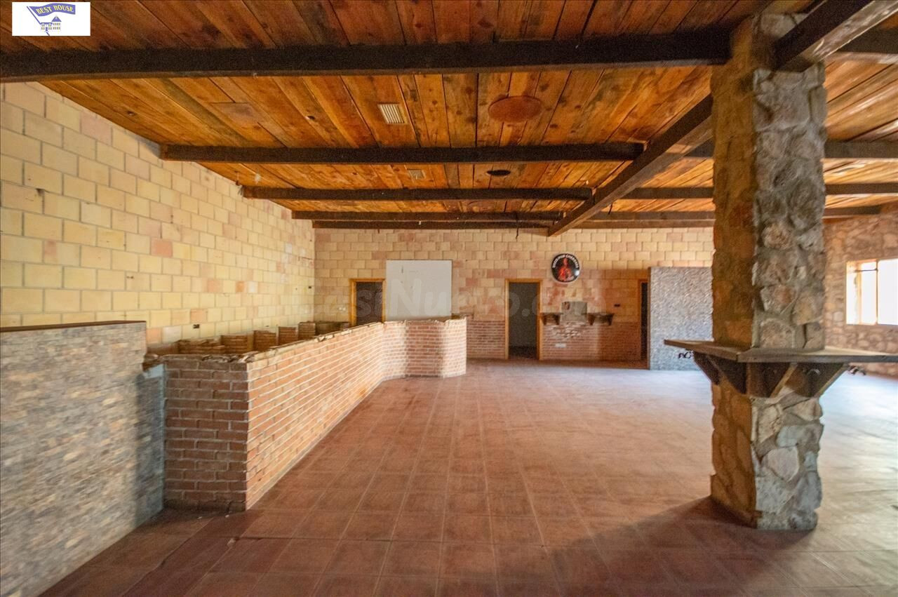 AMPLIA VIVIENDA EN ALCARAZ - foto 2
