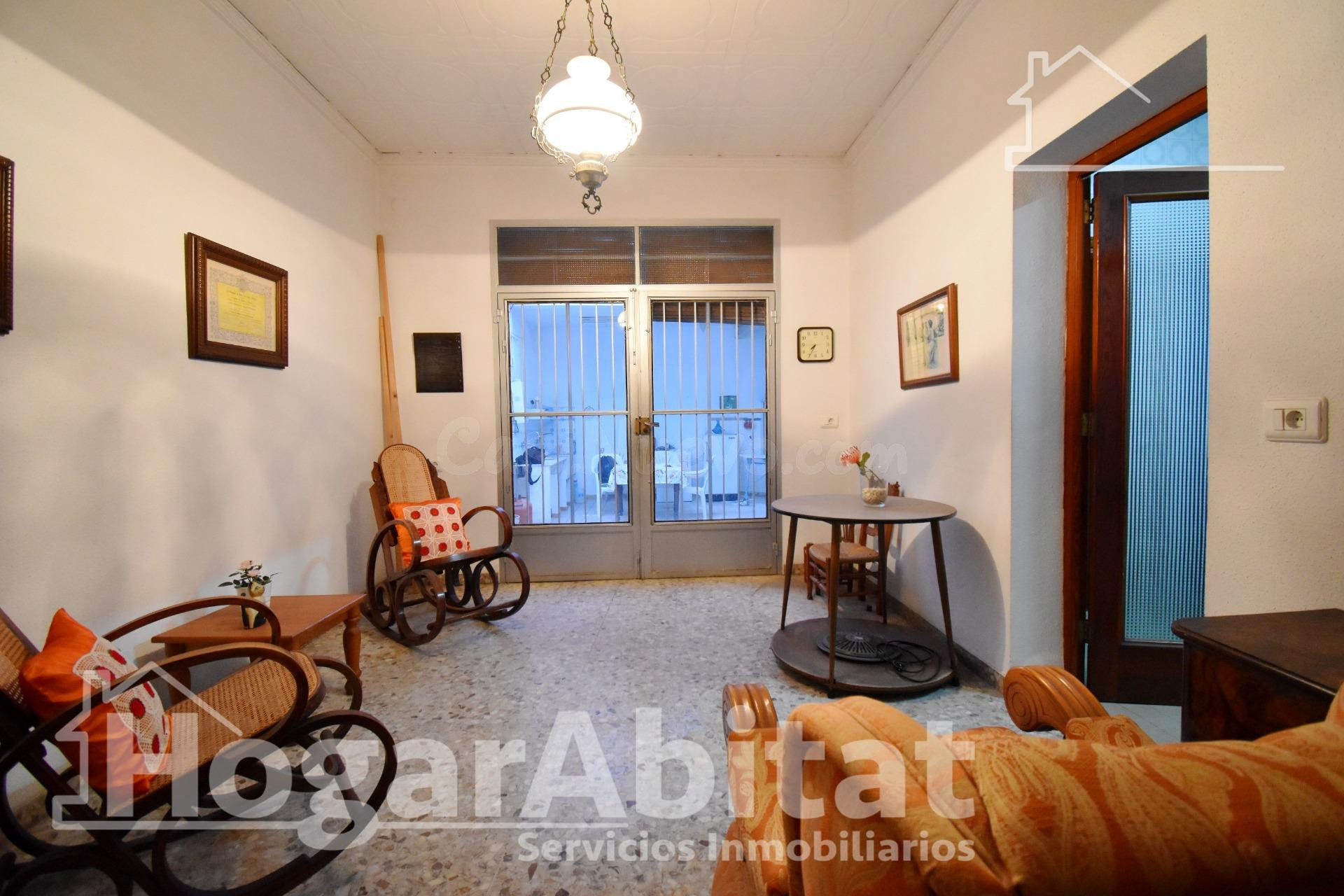 AMPLIA CASA DE PUEBLO CON TERRAZA, BALCÓN Y TRASTERO - foto 3