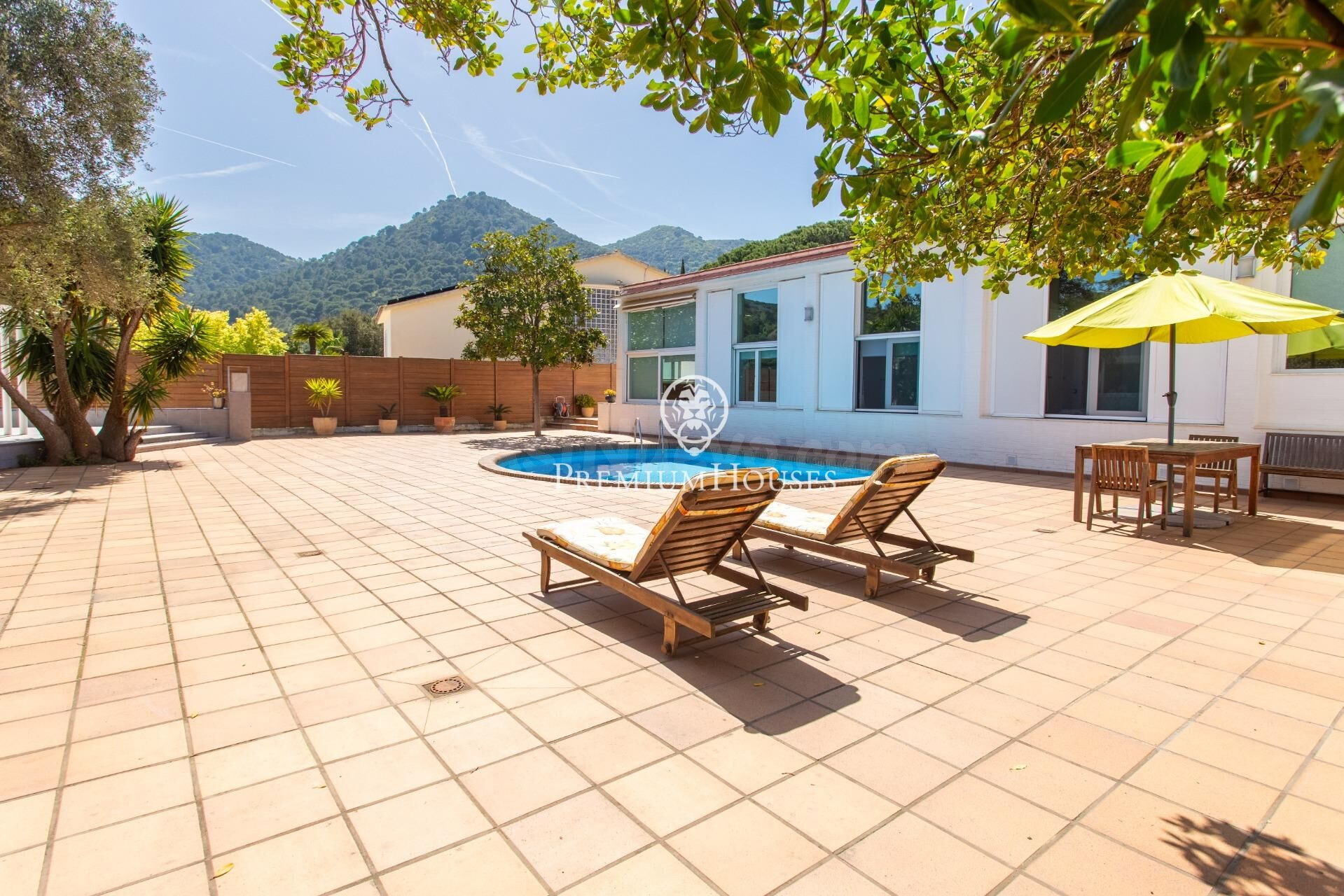 Exclusiva casa en una planta con piscina y gran privacidad e - foto 2