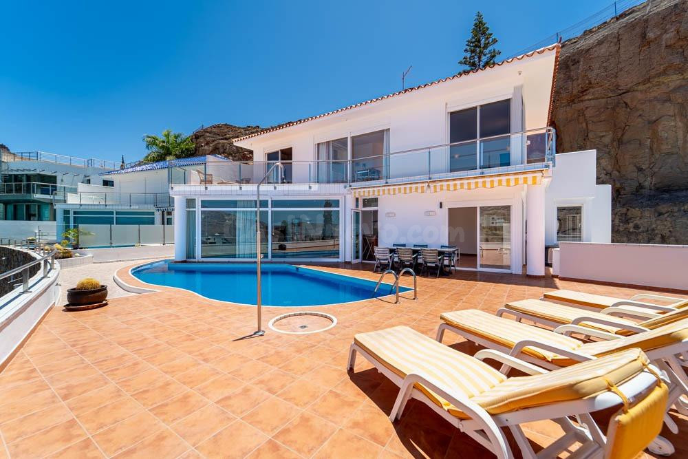 Exclusiva villa en Avenida Lechugal, Tauro