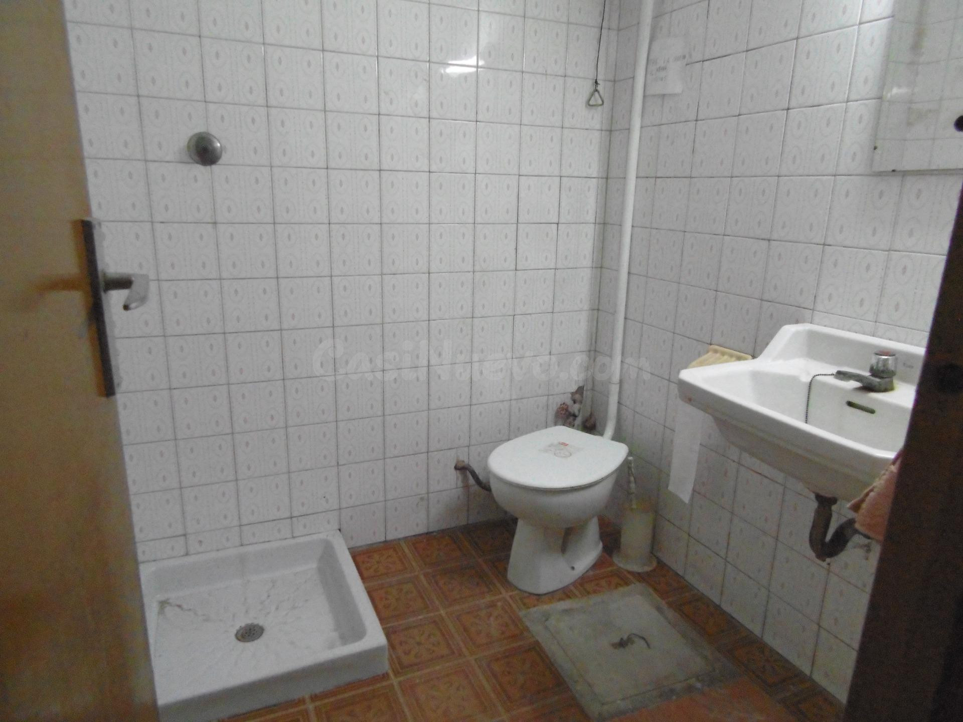 LOCAL CON MUCHAS POSIBILIDADES Y VADO - foto 4