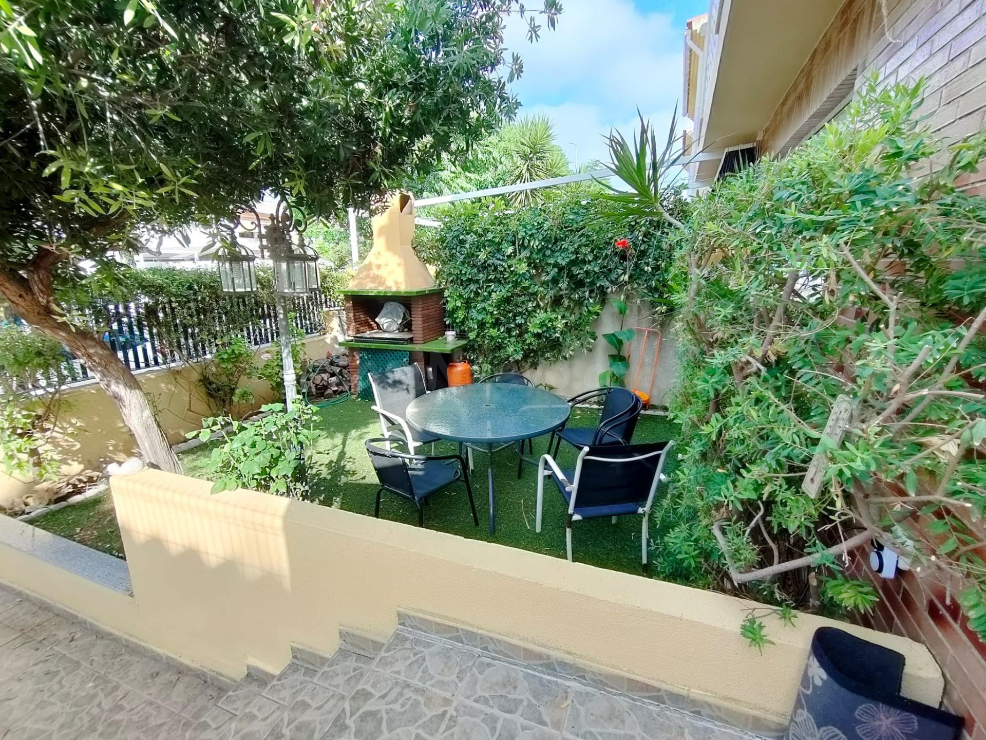 CHALET PAREADO EN BURRIANA