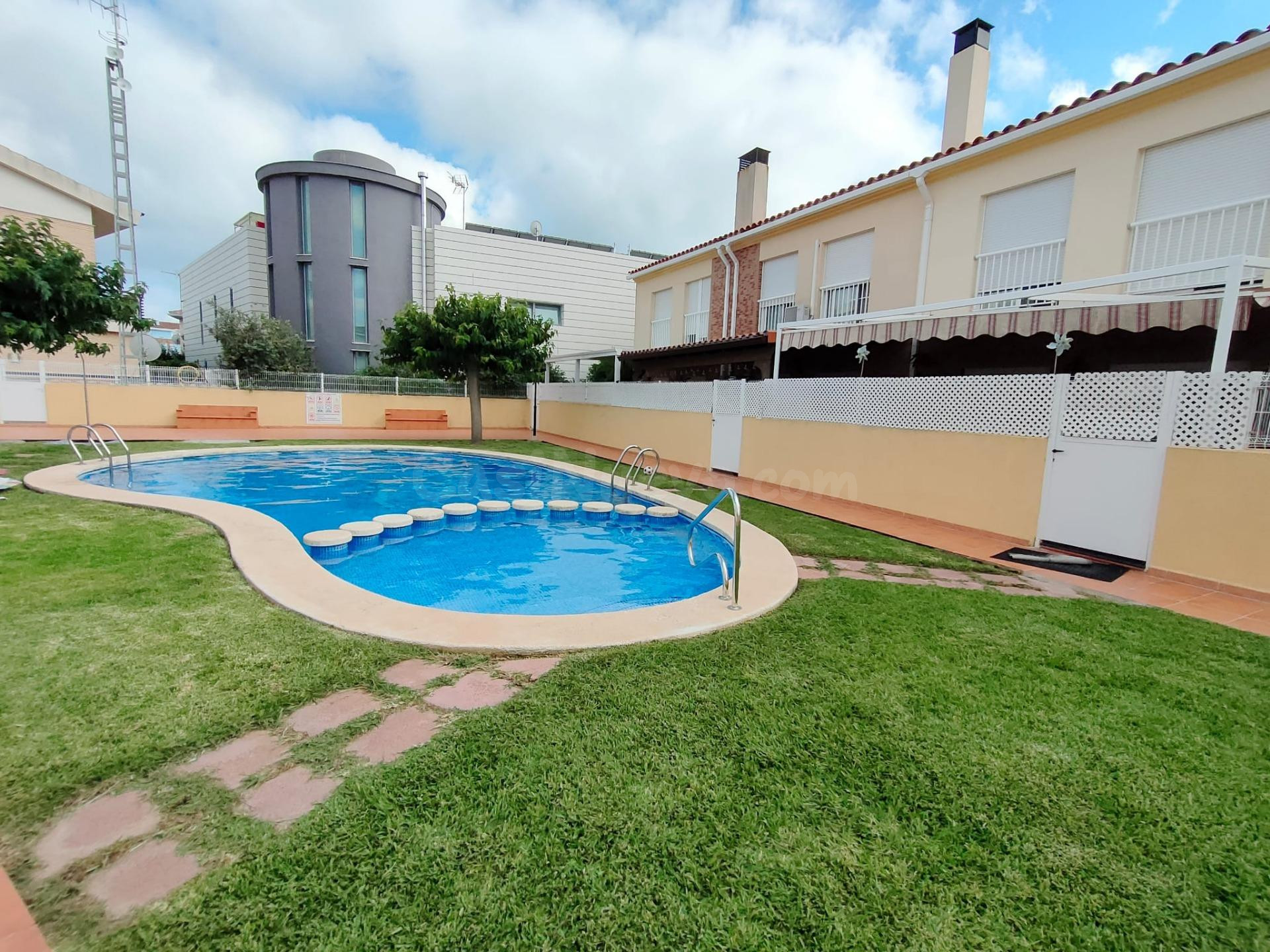 CHALET PAREADO EN BURRIANA - foto 5