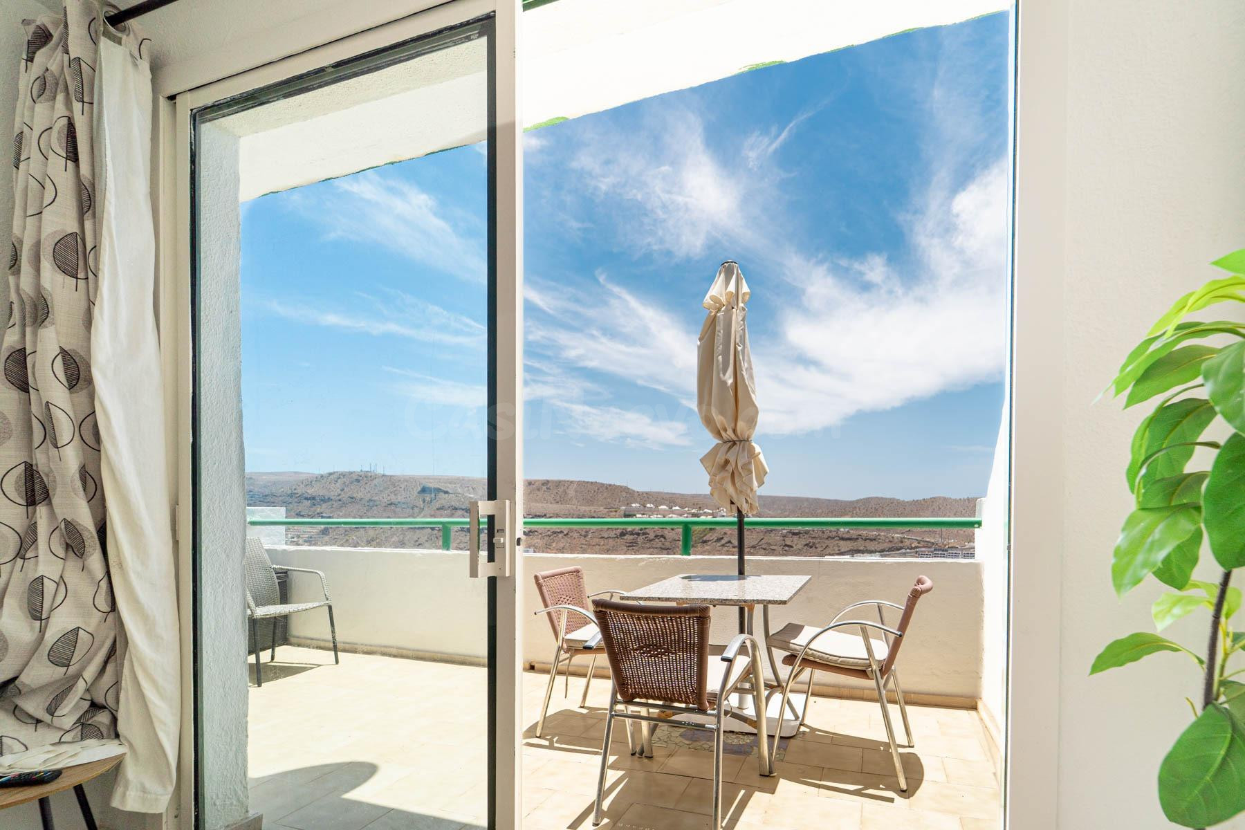 Apartamento en Esquina con Techos Altos y Vistas Panorámicas - foto 2