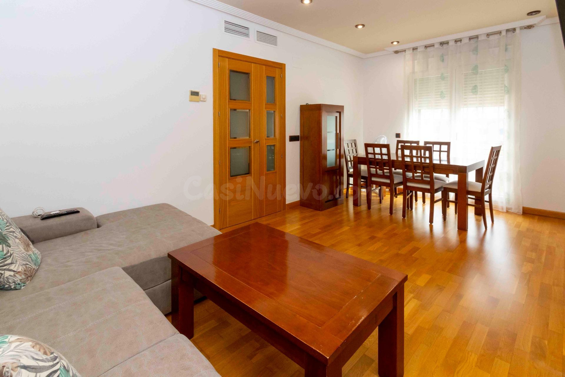 OPORTUNIDAD ÚNICA: Piso SEMINUEVO con 4 DORMITORIOS y CALIDA - foto 2