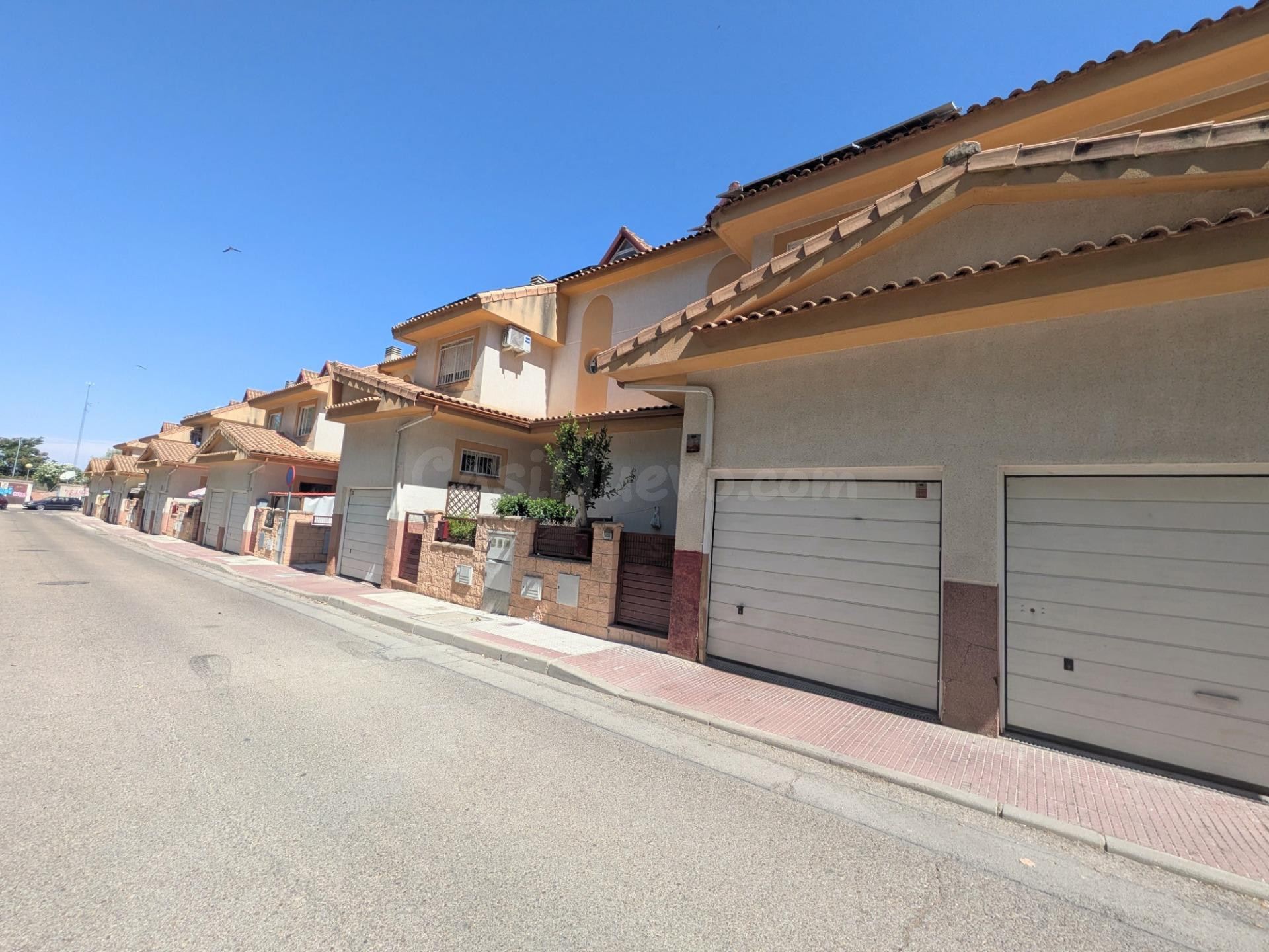 ADOSADO EN VILLALBILLA